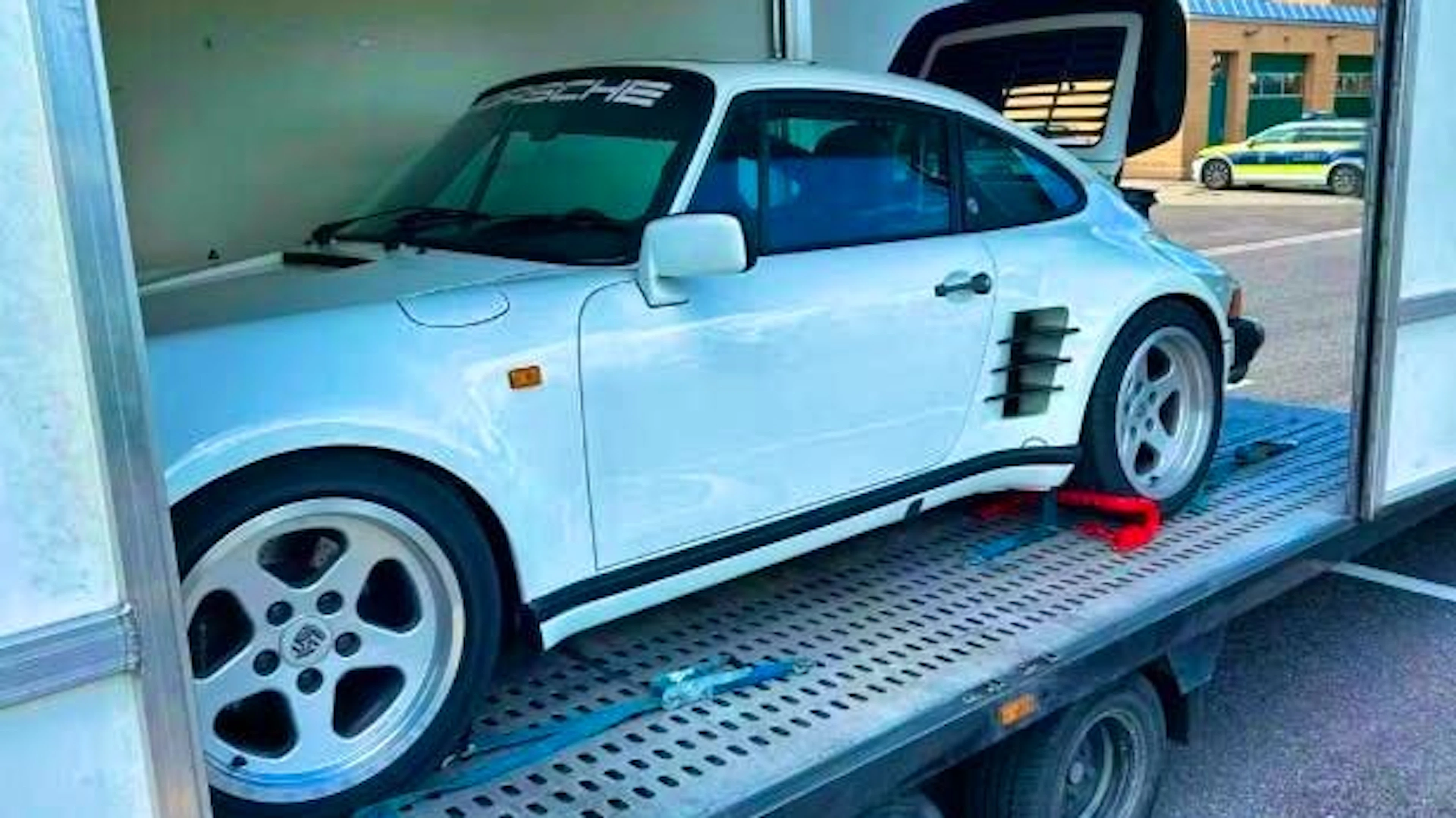 Cette Porsche a été saisie.