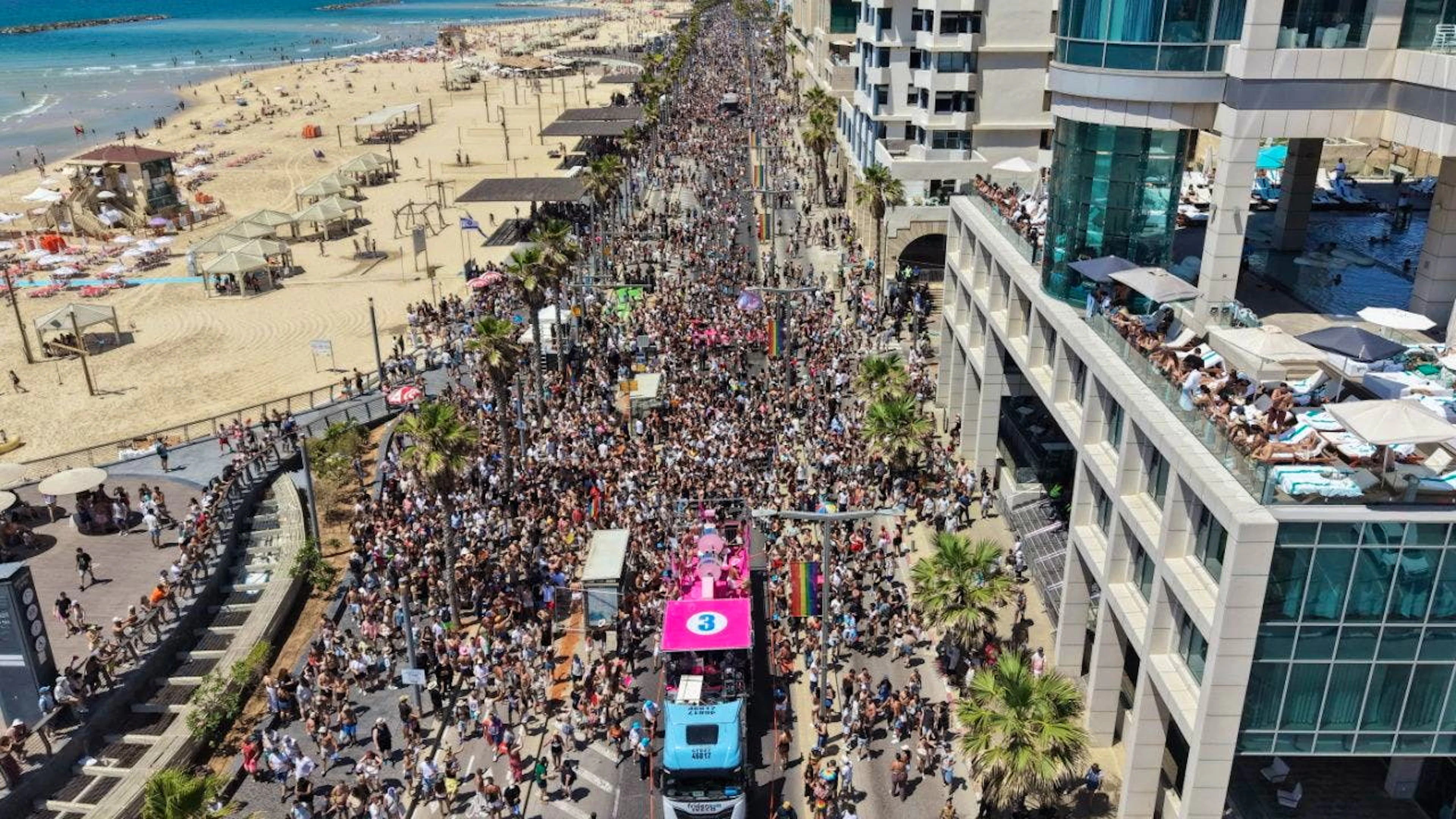 La Pride de Tel-Aviv n'avait plus eu lieu dans ces conditions depuis l'attaque du 7 octobre 2023.