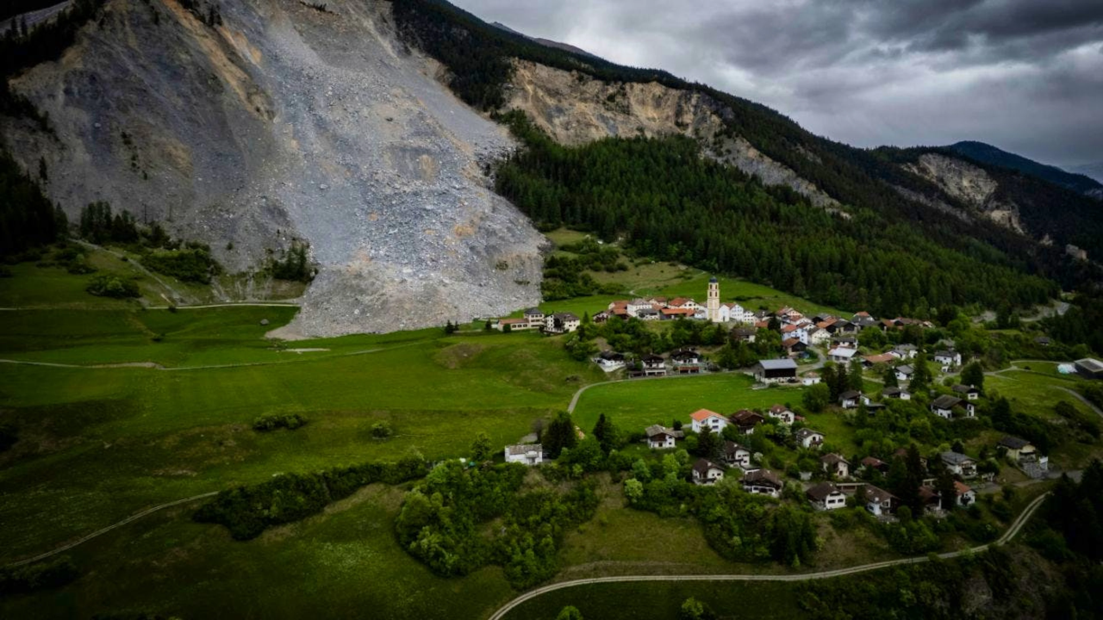 Il cono detritico che sovrasta il villaggio di Brienz/Brinzauls (GR) si muove molto più lentamente di prima. Dal 26 gennaio gli abitanti hanno potuto tornare nel paesino montano. (immagine d'archivio)