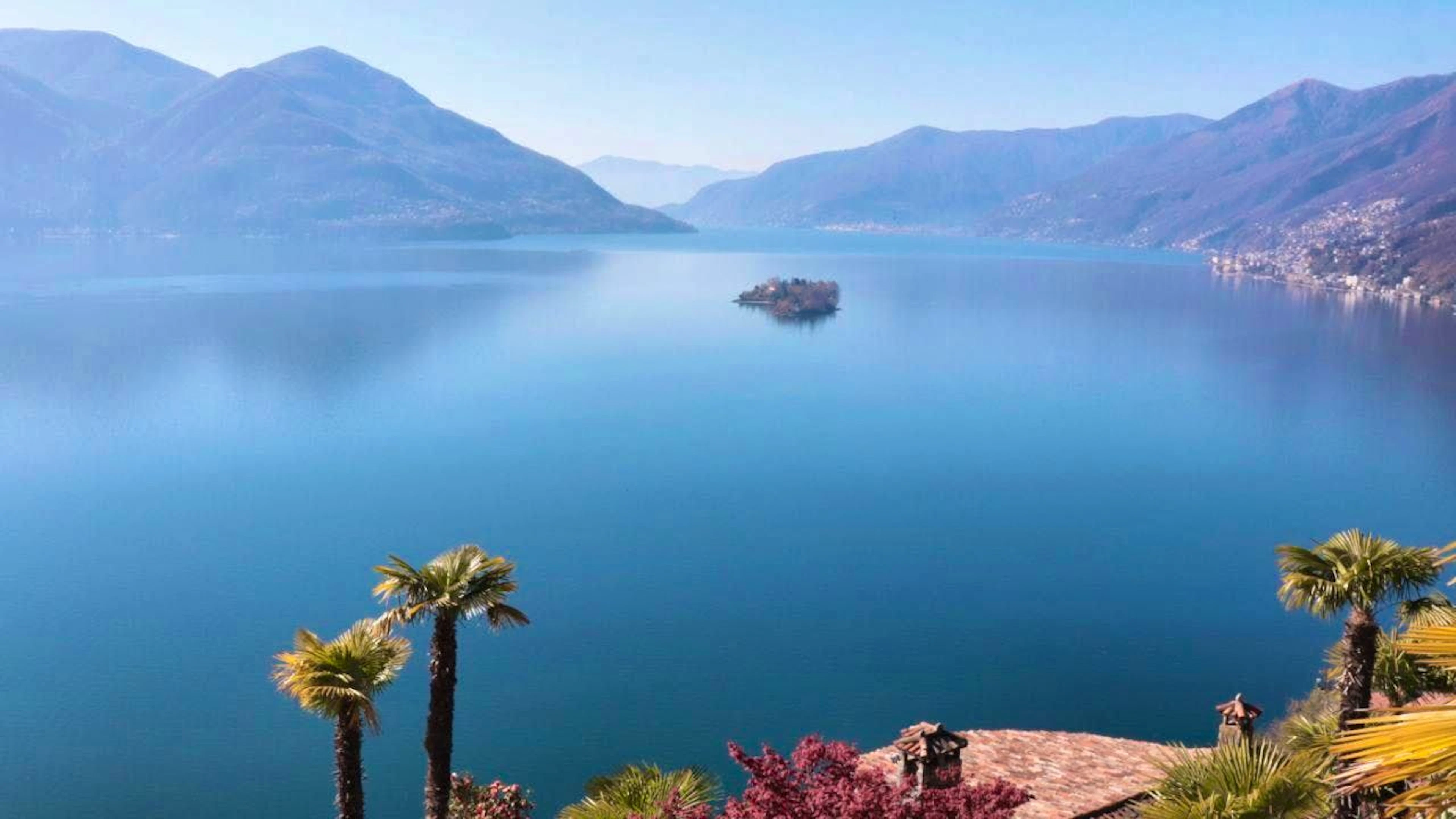 ARCHIVE – Lake Maggiore in Ticino. A helicopter crash occurred on the Italian side. Photo: Verena Wolff/dpa-tmn/dpa (Archive photo)