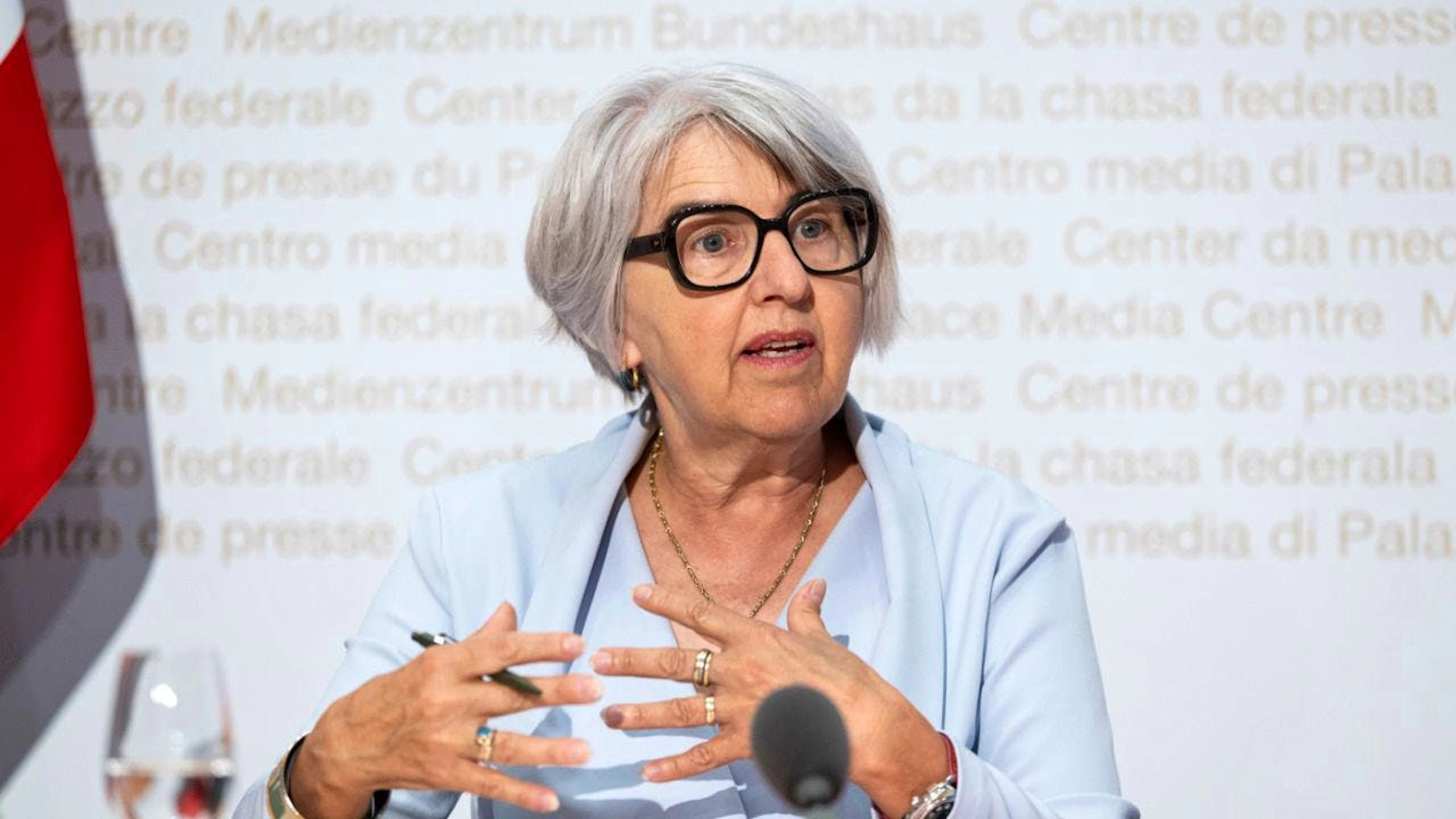 La consigliera federale Elisabeth Baume-Schneider ha ribadito che per il governo l'apprendimento del francese già alle elementari è sacro.
