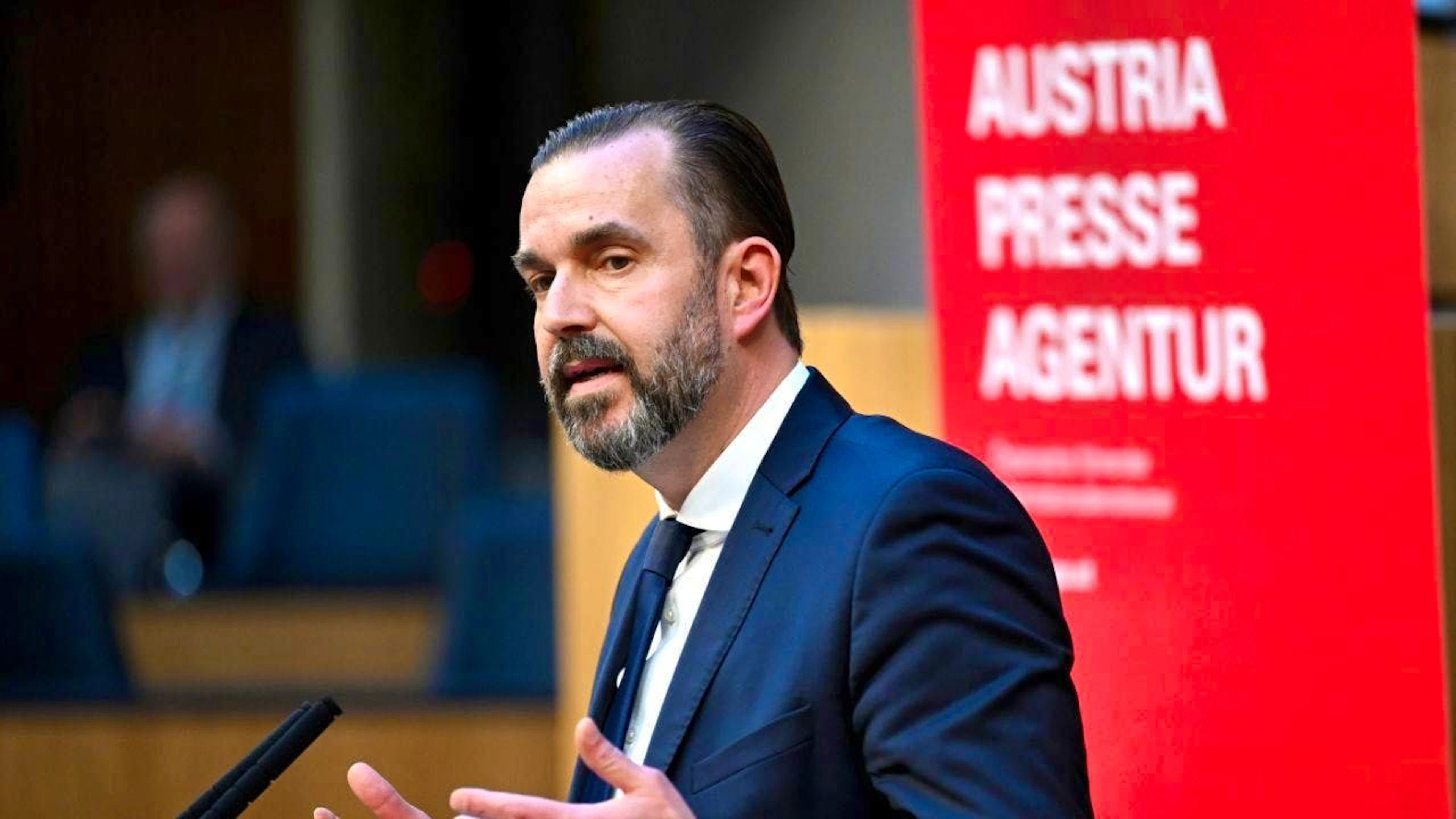 Outgoing APA Managing Director and Keystone-SDA Vice President Clemens Pig at a panel discussion on April 26, 2023, in the National Council Chamber of the Parliament in Vienna.