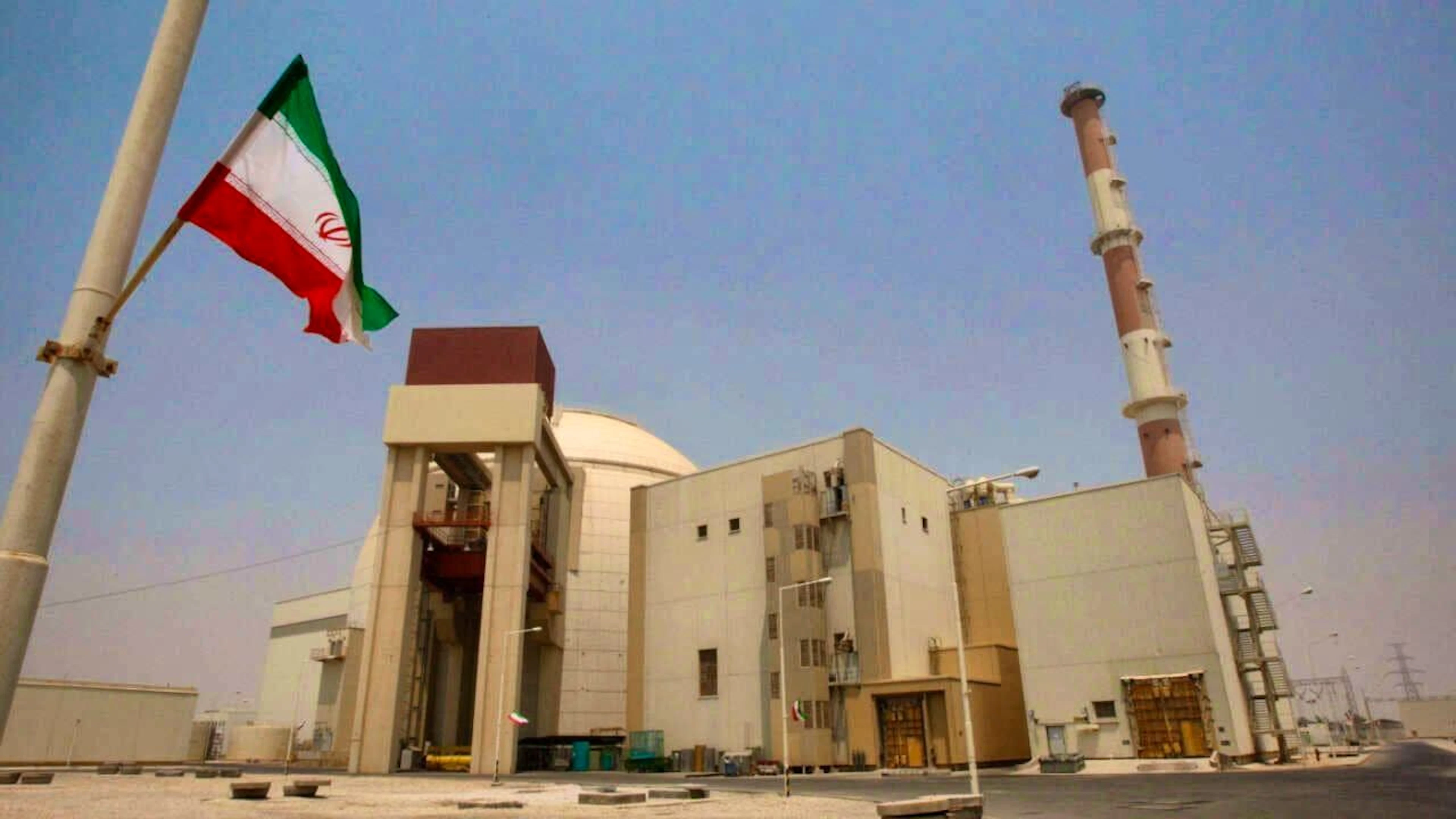 ARCHIVE – An Iranian flag in front of the reactor building at the Bushehr nuclear power plant. Photo: Vahid Salemi/AP/dpa/Archive image
