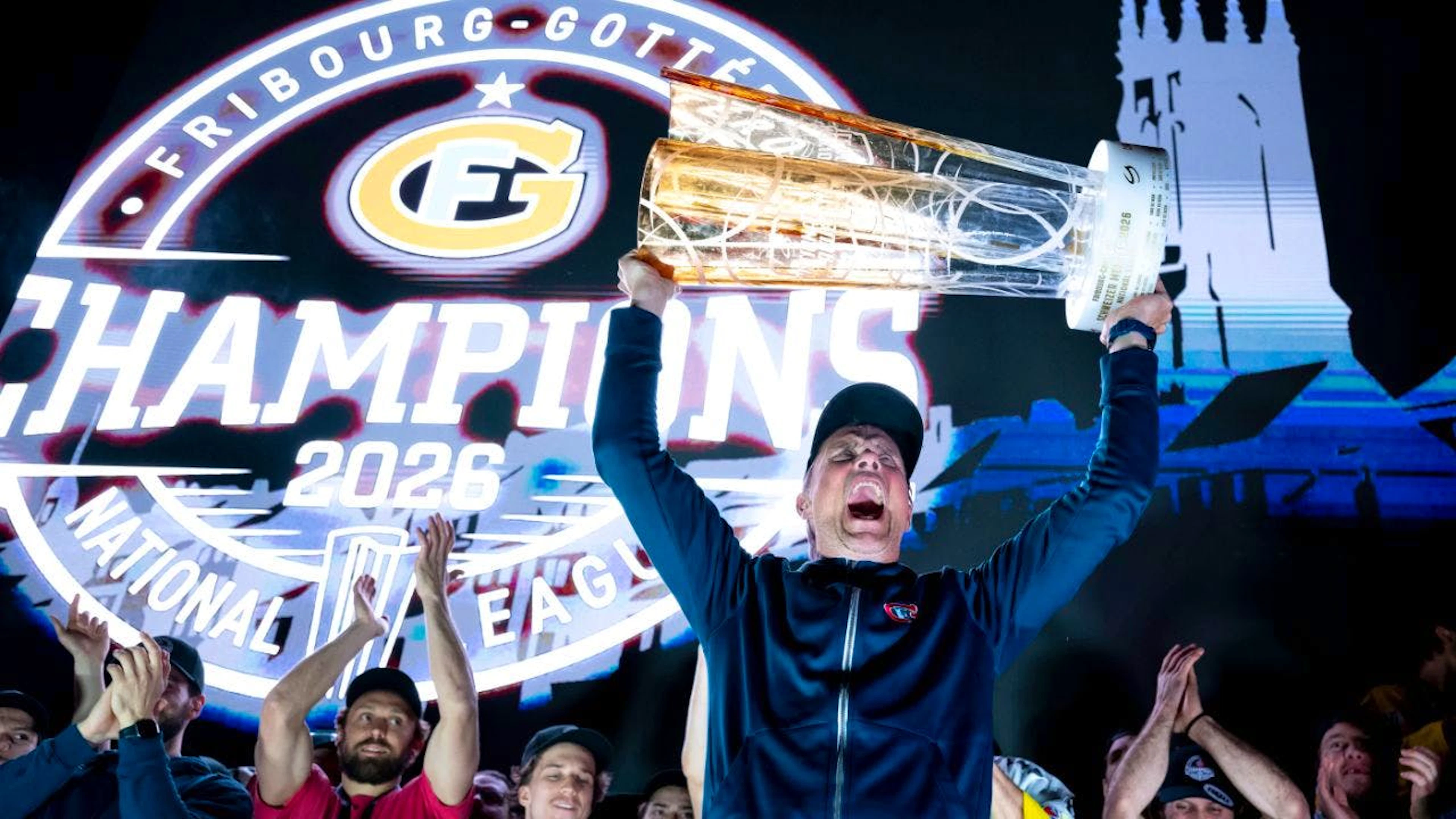 Freiburgs Meistertrainer Roger Rönnberg startet mit seinem Team auswärts in Biel in die National-League-Saison 2026/27