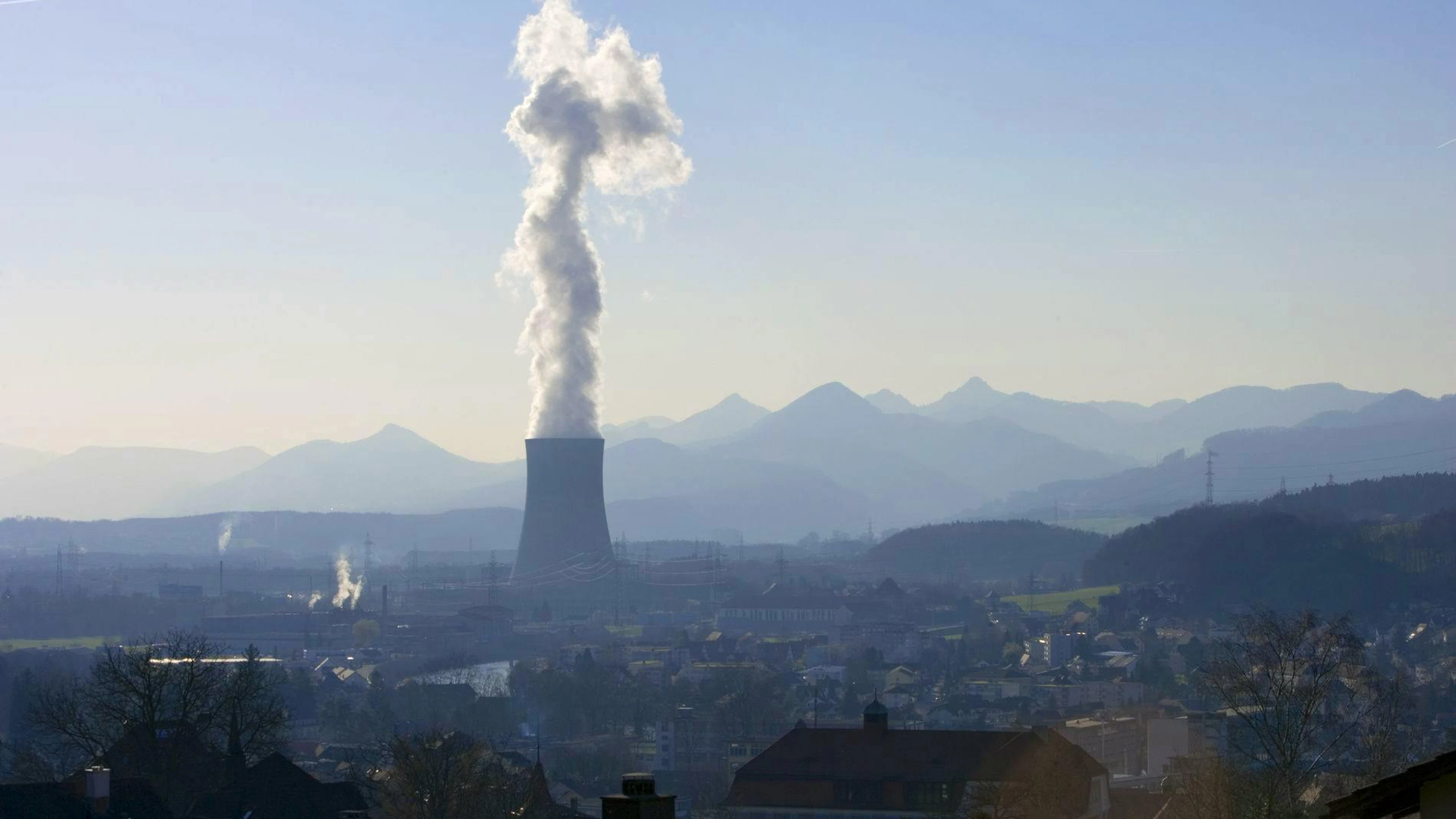 Erhält Gösgen Verstärkung? Das Parlament hat das AKW-Bauverbot aufgehoben. Bis in der Schweiz ein neues Kernkraftwerk ans Netz geht, wird es aber noch lange dauern.