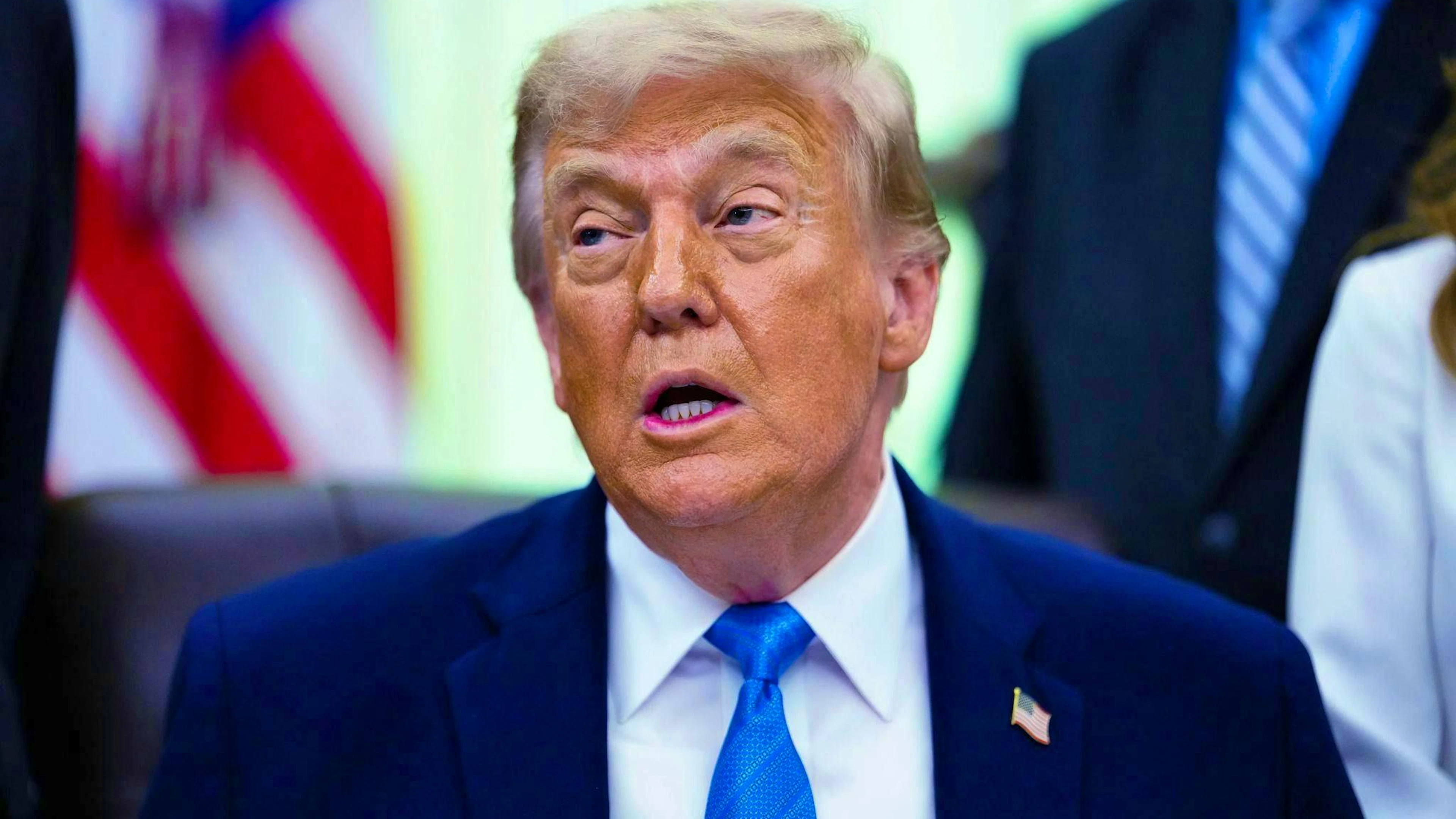 U.S. President Donald Trump is threatening Iran with new attacks. 