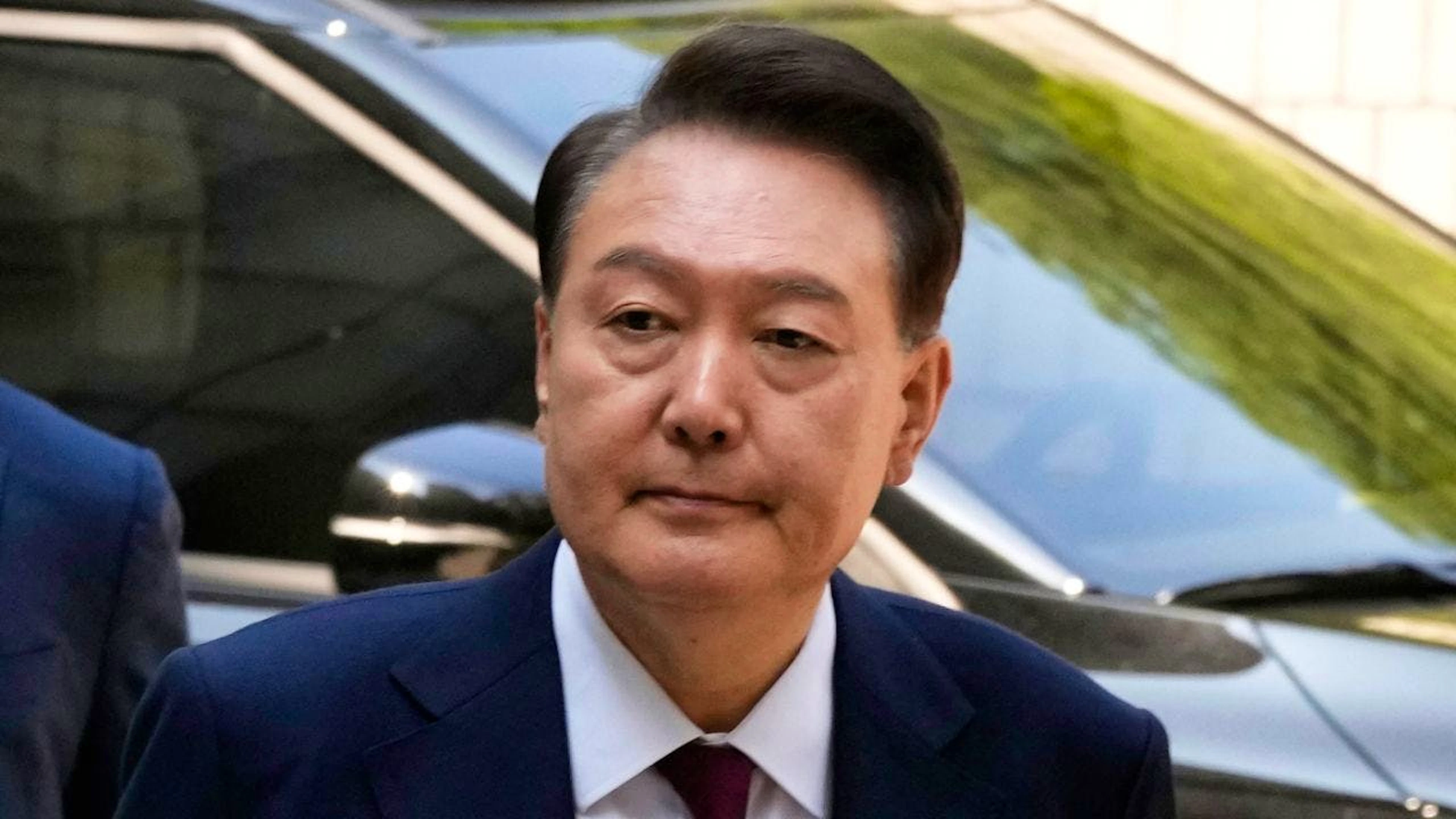 L'ex presidente della Corea del Sud Yoon Suk Yeol all'inizio del processo. (foto del 12 maggio 2025)