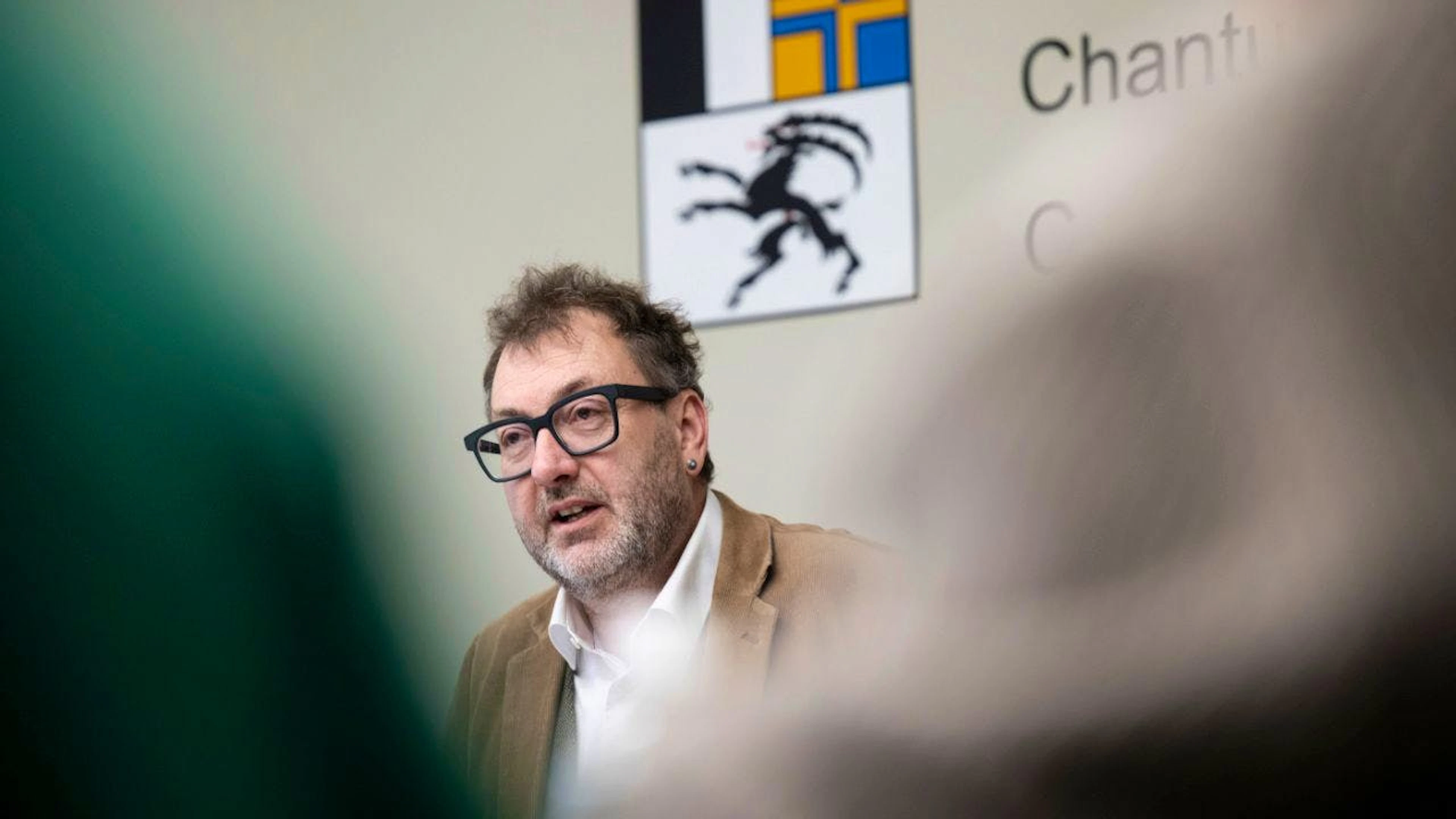 Il Consigliere di Stato Peter Peyer e rappresentanti del suo Dipartimento hanno incontrato ieri una delegazione del Comune patriziale di Roveredo a Coira. Durante l'incontro è stato affrontato anche il tema della lotta alla criminalità organizzata. (immagine d'archivio)