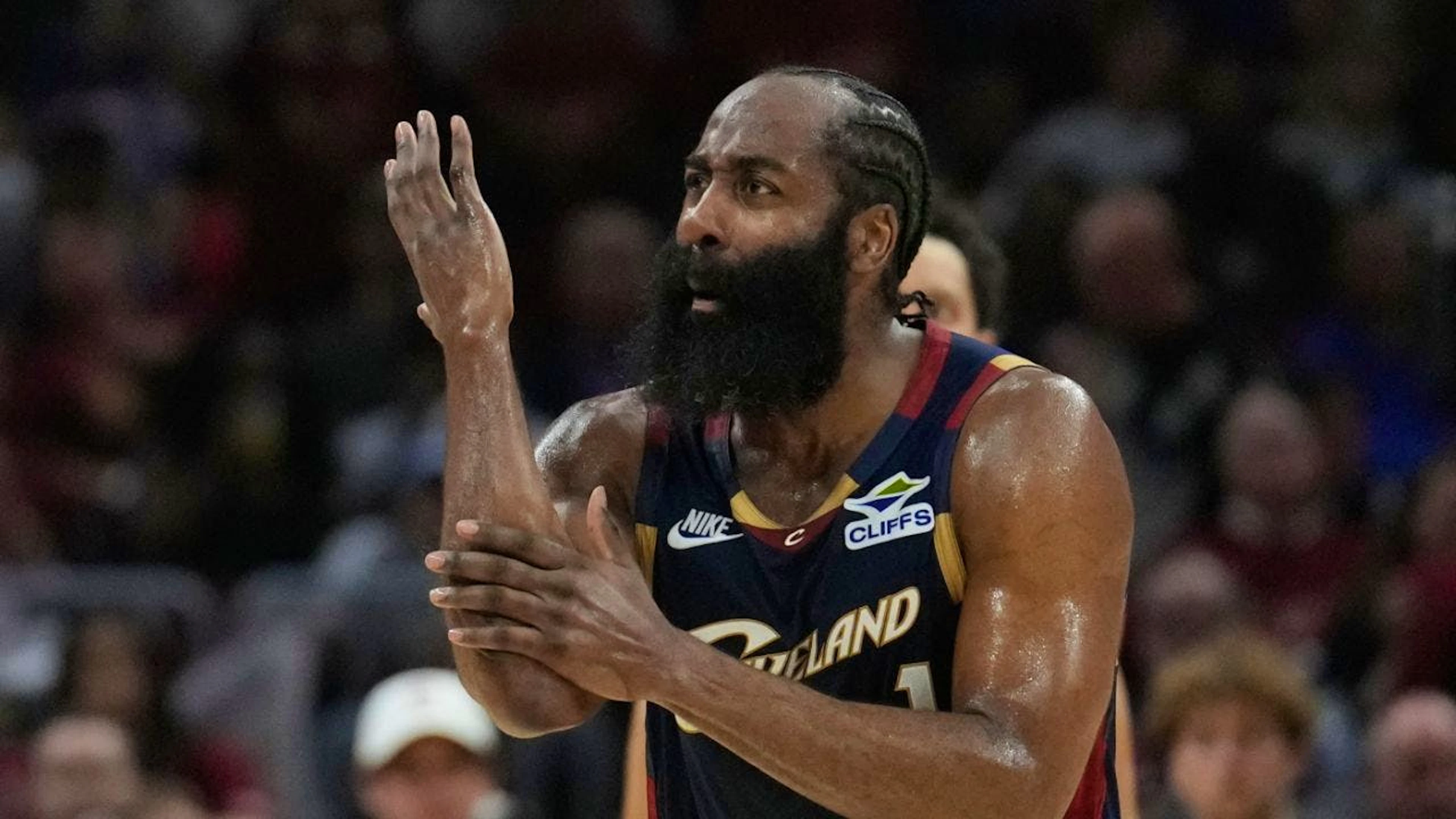 NBA-Star James Harden im Trikot der Cleveland Cavaliers