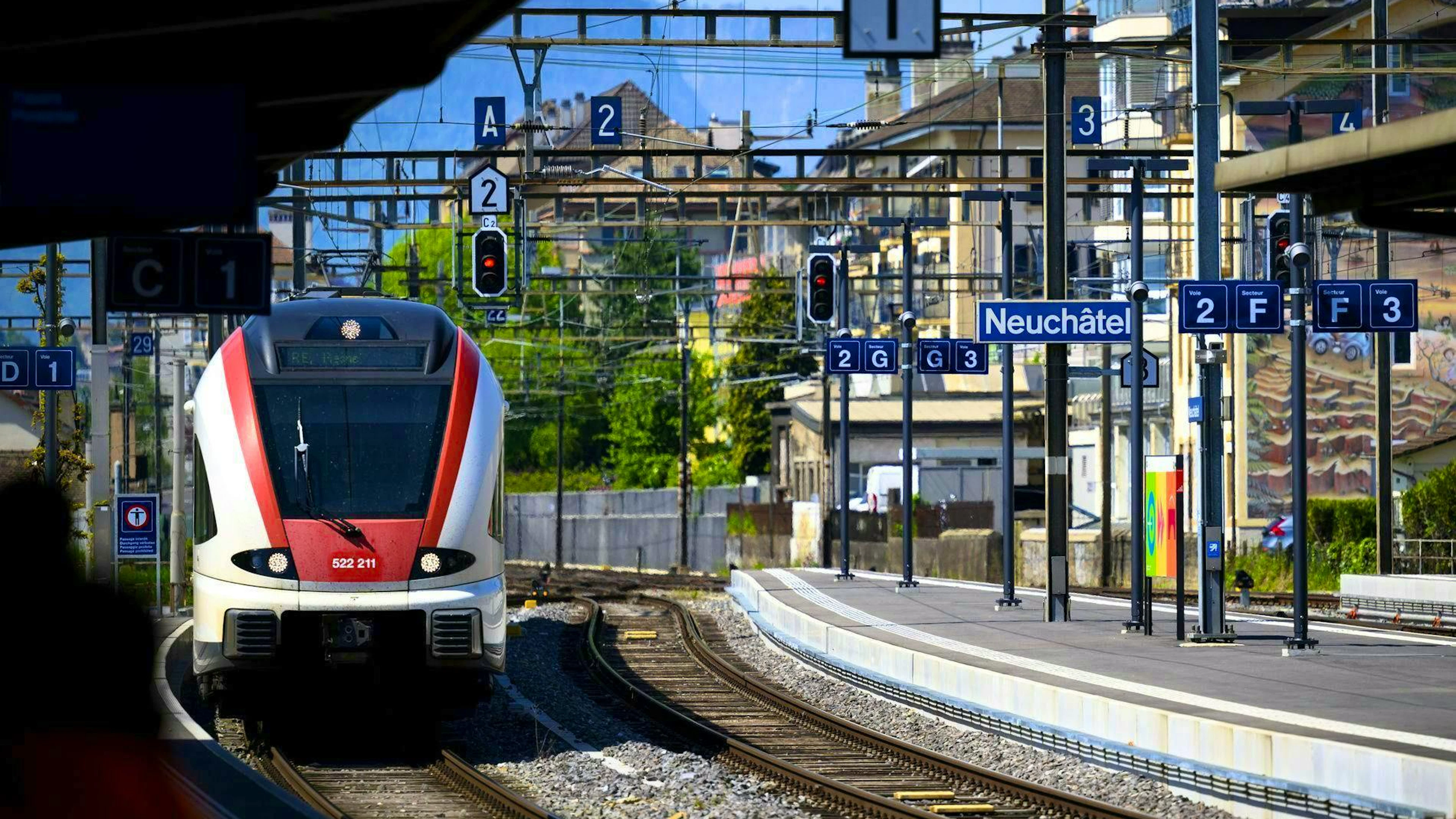 A language barrier at SBB nearly caused a collision between a freight train and a regional train in Neuchâtel in the summer of 2025.