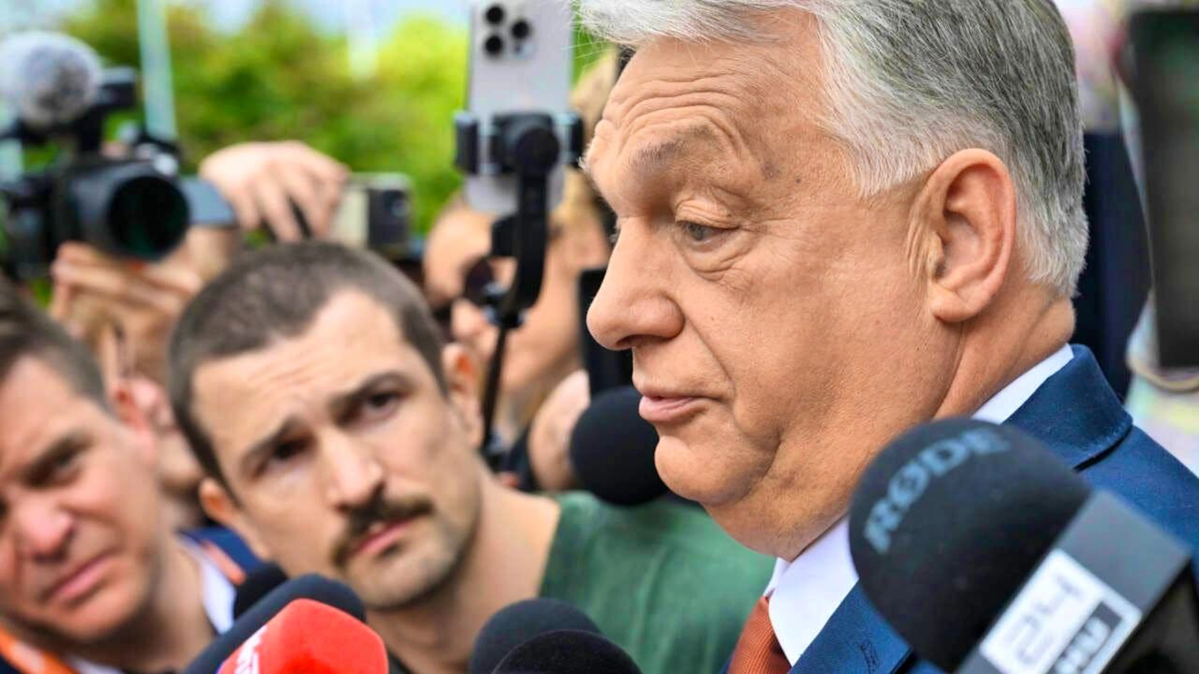 Fidesz party chairman and former Hungarian Prime Minister Viktor Orbán speaks with the press upon his arrival at the working congress of the opposition party Fidesz. Photo: Zoltan Mathe/MTI/AP/dpa