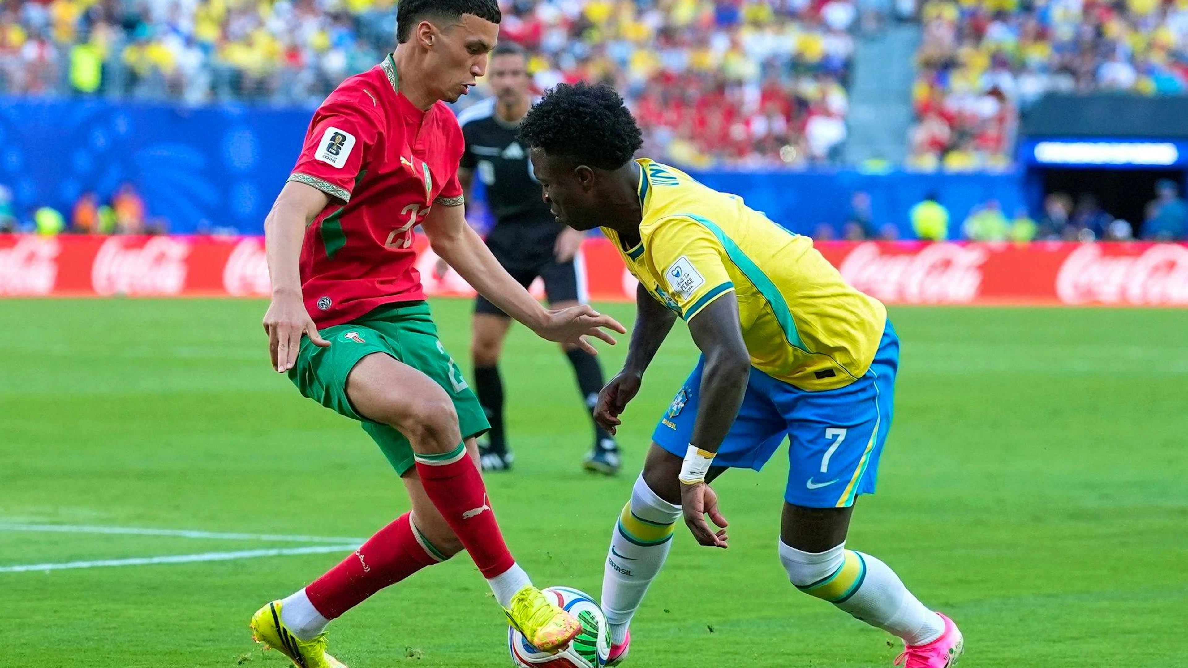 El Khannouss contro Vinicius Junior.