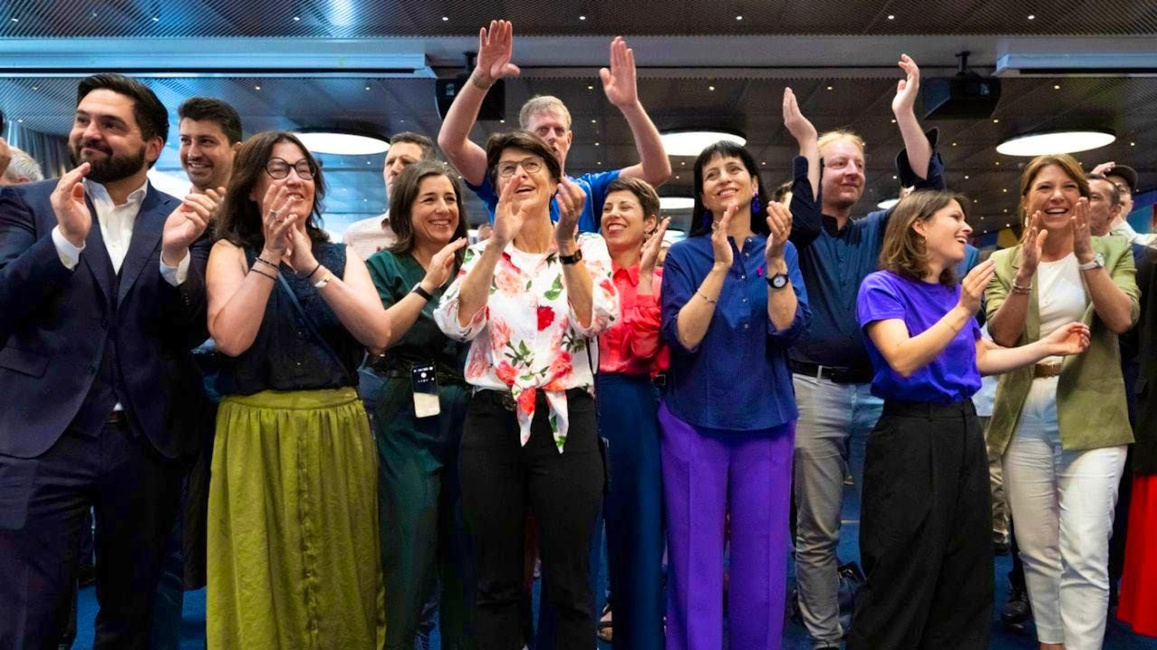 Jubilation in the “No” camp: The SVP initiative “No to a 10-million-strong Switzerland” has been rejected, according to projections. (File photo)