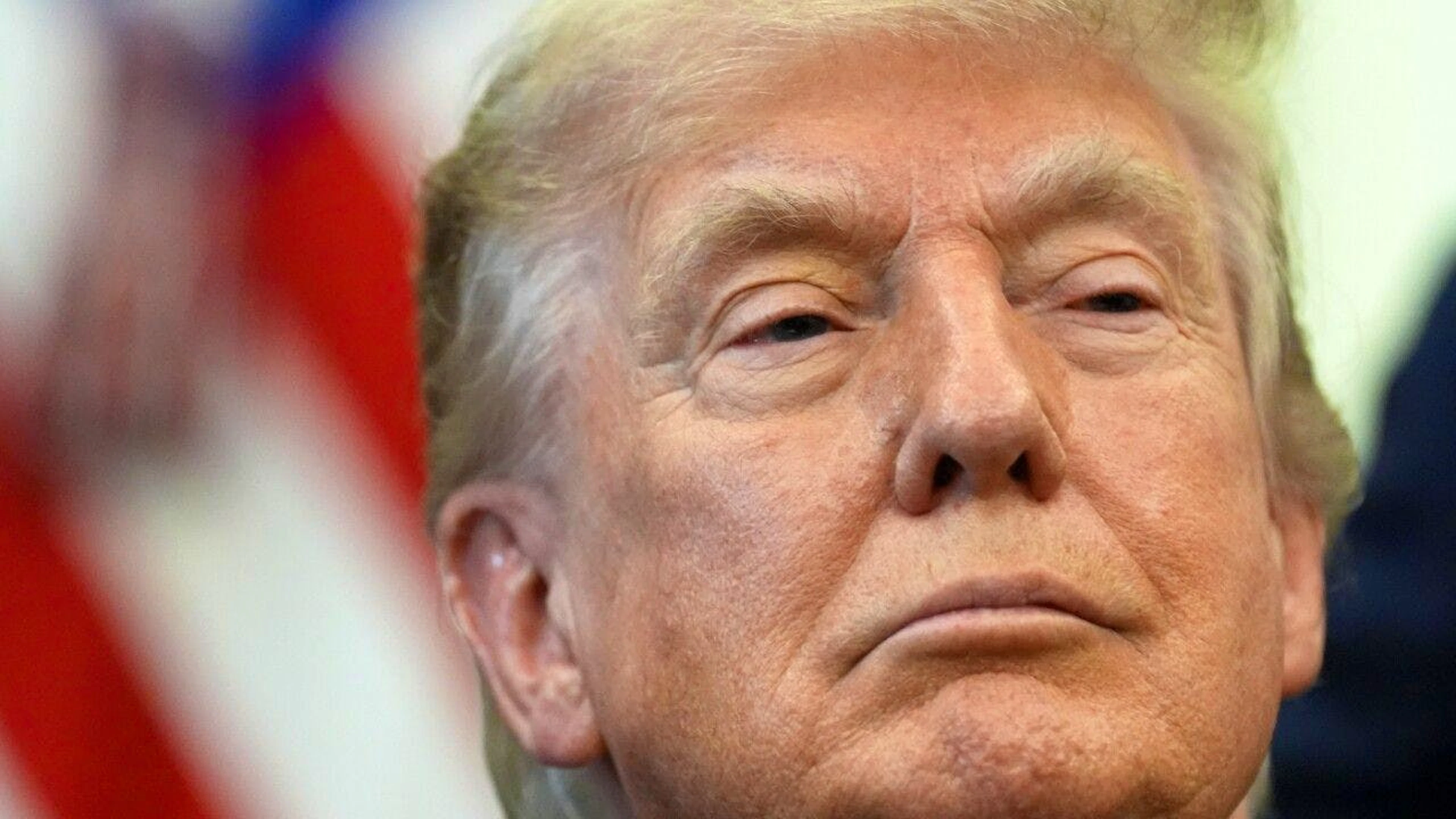 US-Präsident Donald Trump ist auf einem Foto zu sehen, das während einer Veranstaltung im Oval Office des Weissen Hauses aufgenommen wurde, bei der er eine Erklärung zur Fischereiindustrie unterzeichnet. Foto: Jacquelyn Martin/AP/dpa