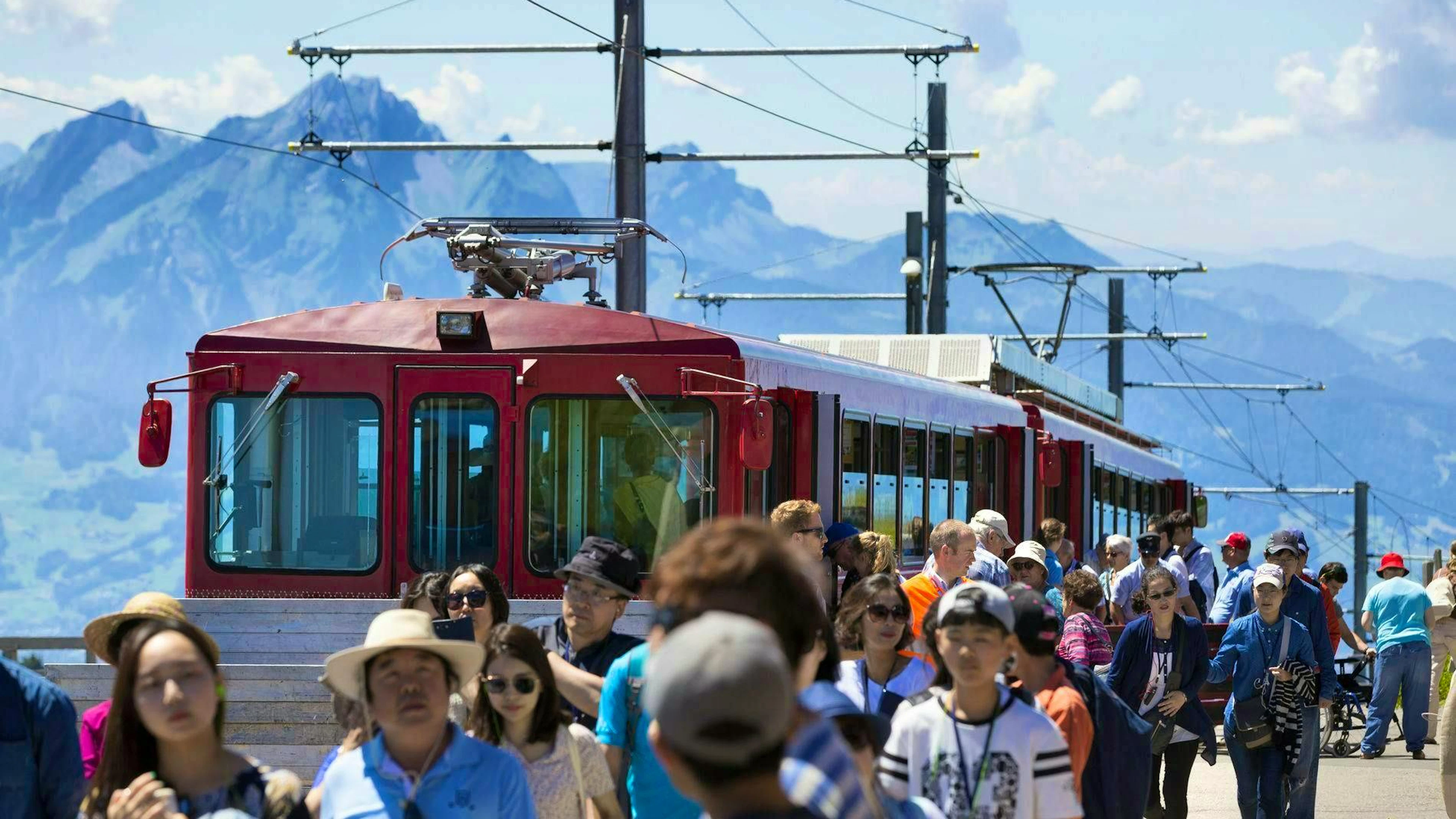 « Le retard accumulé en matière de réservations pour l’Asie et les pays du Golfe ne pourra plus être rattrapé d’ici 2026 », déclare Simon Bosshart de Suisse Tourisme.