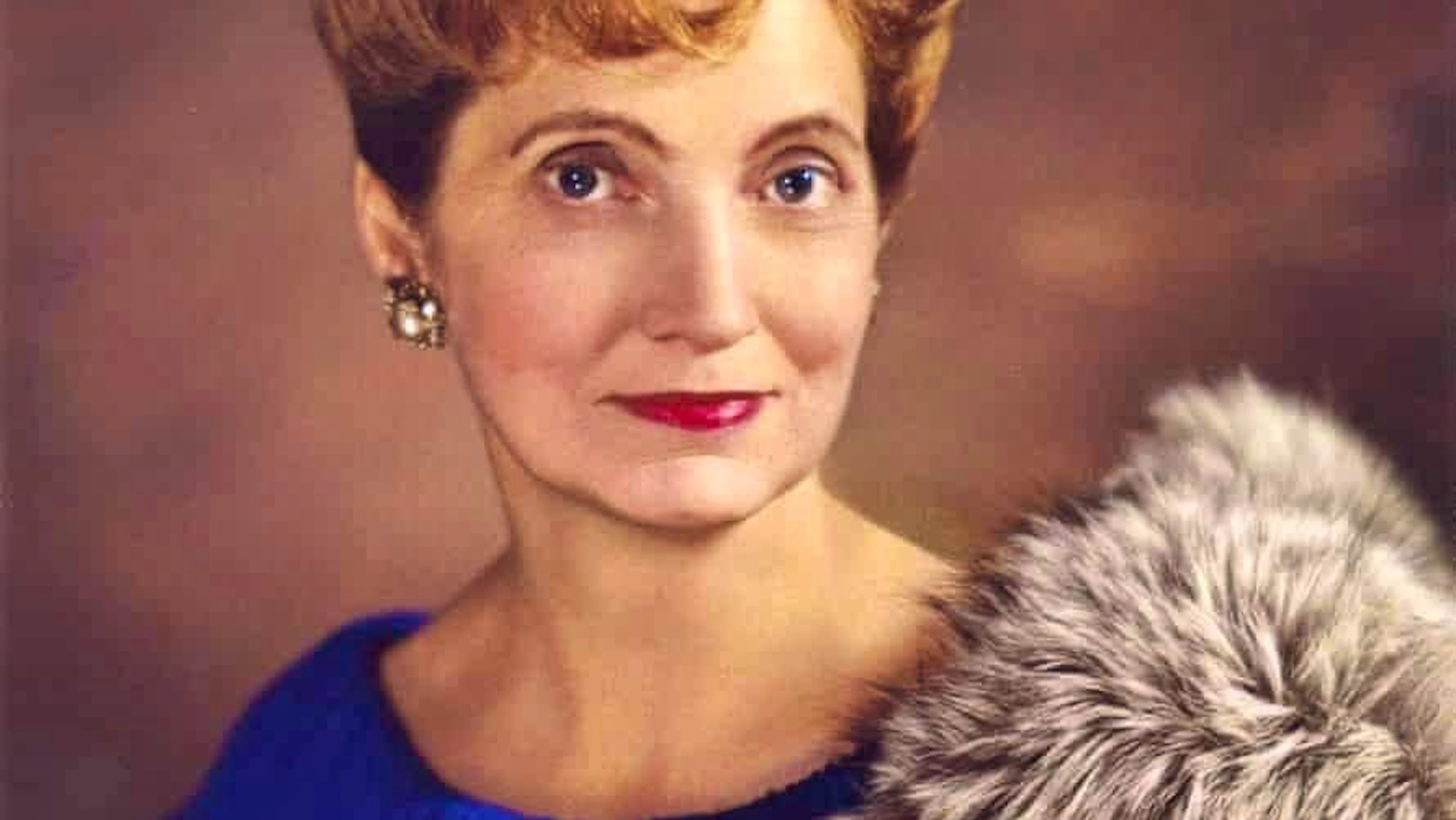 … sa mère, Mary Anne, s’engage dans des œuvres caritatives. Elle se serait montrée moins chaleureuse envers ses enfants que son mari Fred.
