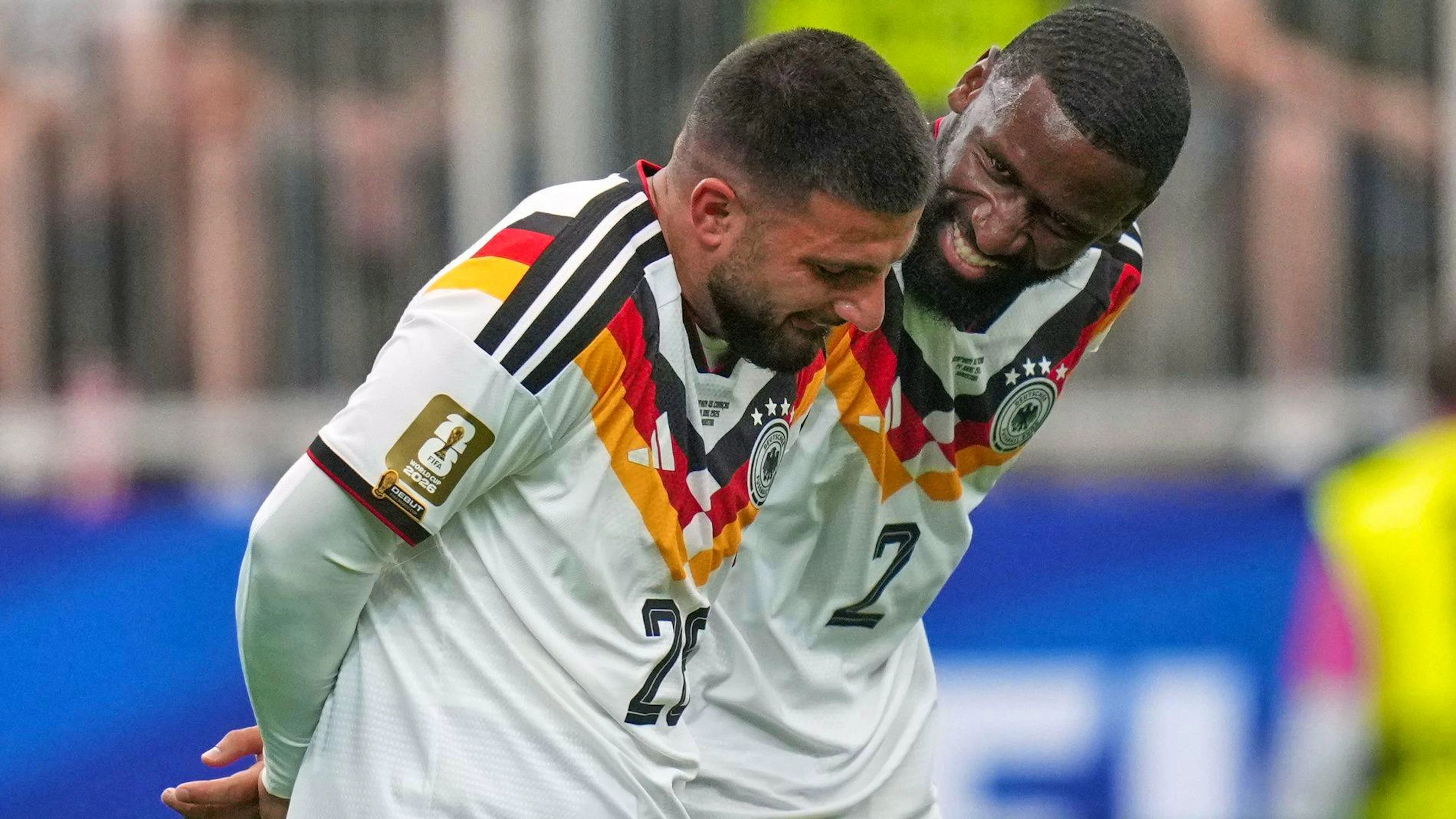 Deniz Undav festeggia insieme ad Antonio Rudiger dopo la rete del momentaneo 6-1 della Germania contro Curaçao.