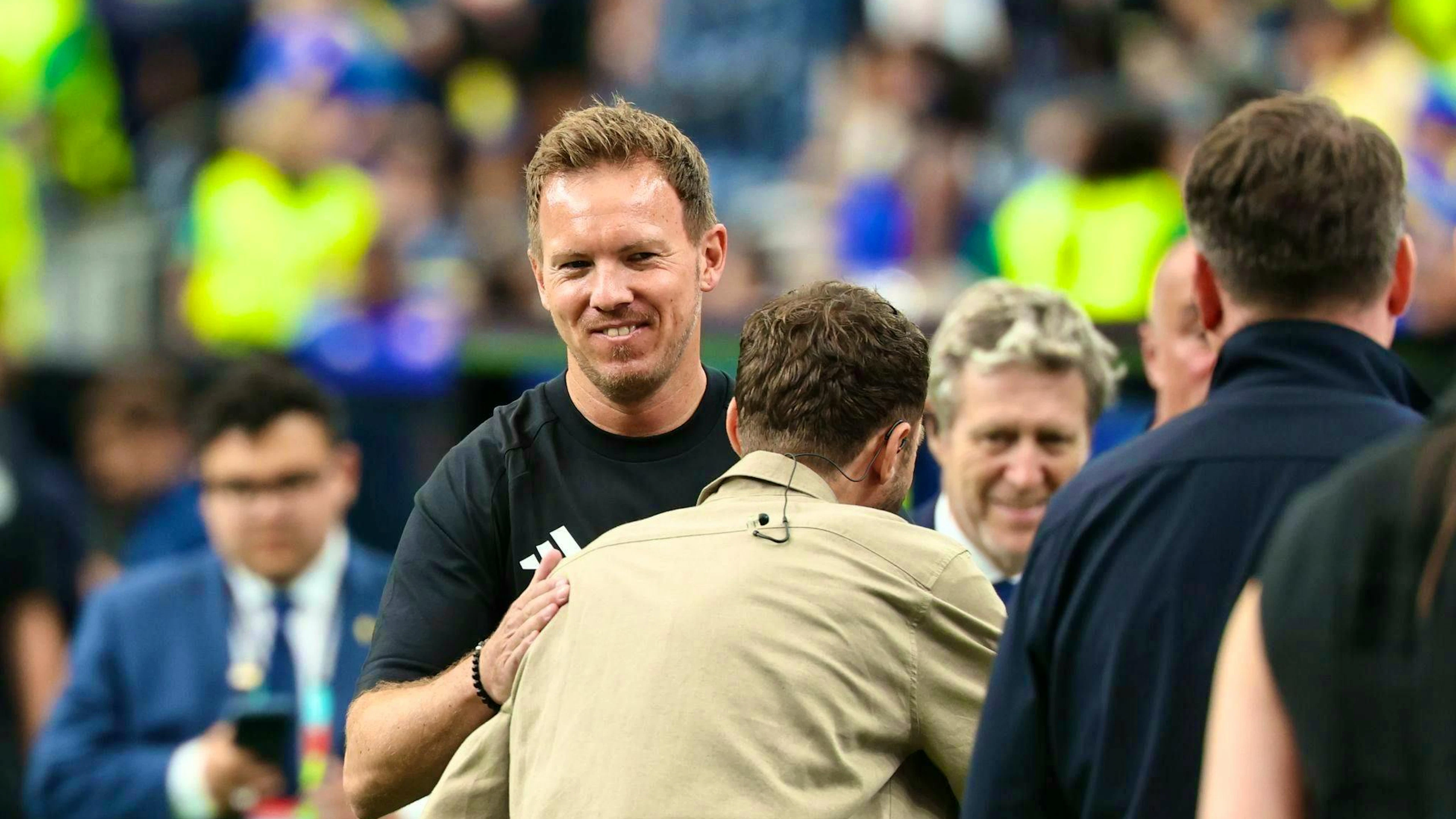 Julian Nagelsmann (left) and Thomas Müller meet before the game.