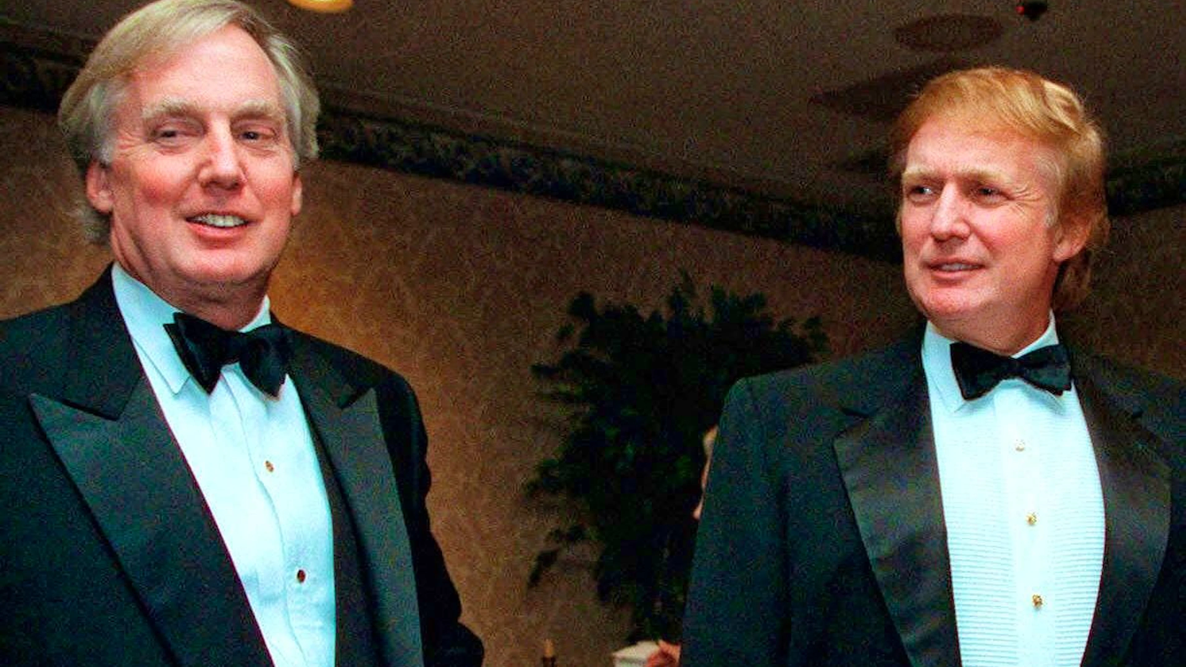 Le frère cadet de Donald Trump, Robert (à gauche), est né deux ans après lui. Il a lui aussi travaillé dans le secteur immobilier, a été président de la Trump Organization et l’un de ses soutiens, mais il est mort en août 2020 des suites d’une maladie. La photo les montre tous deux en 1999.