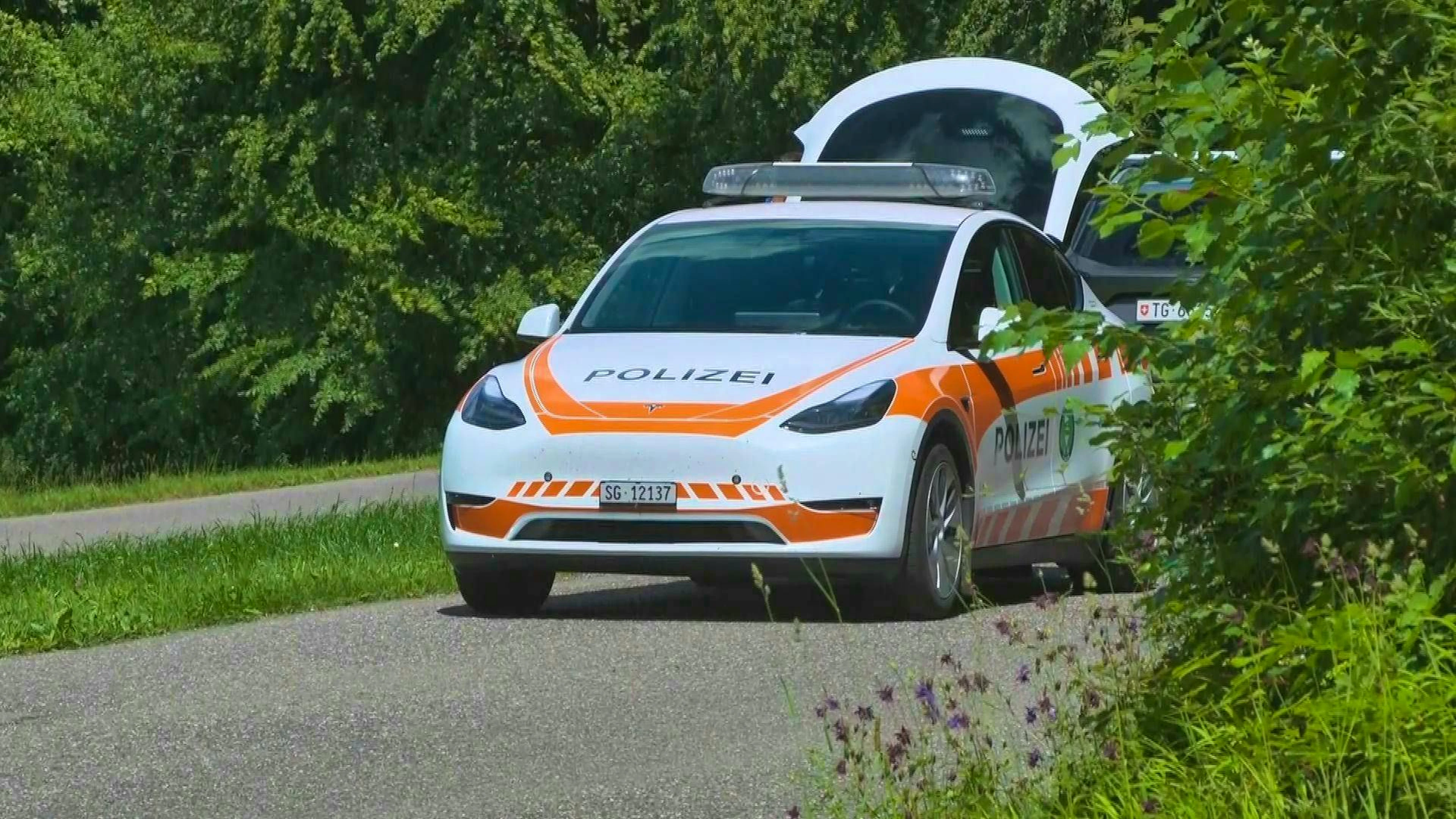Two accidents occurred during the cycling tour. 