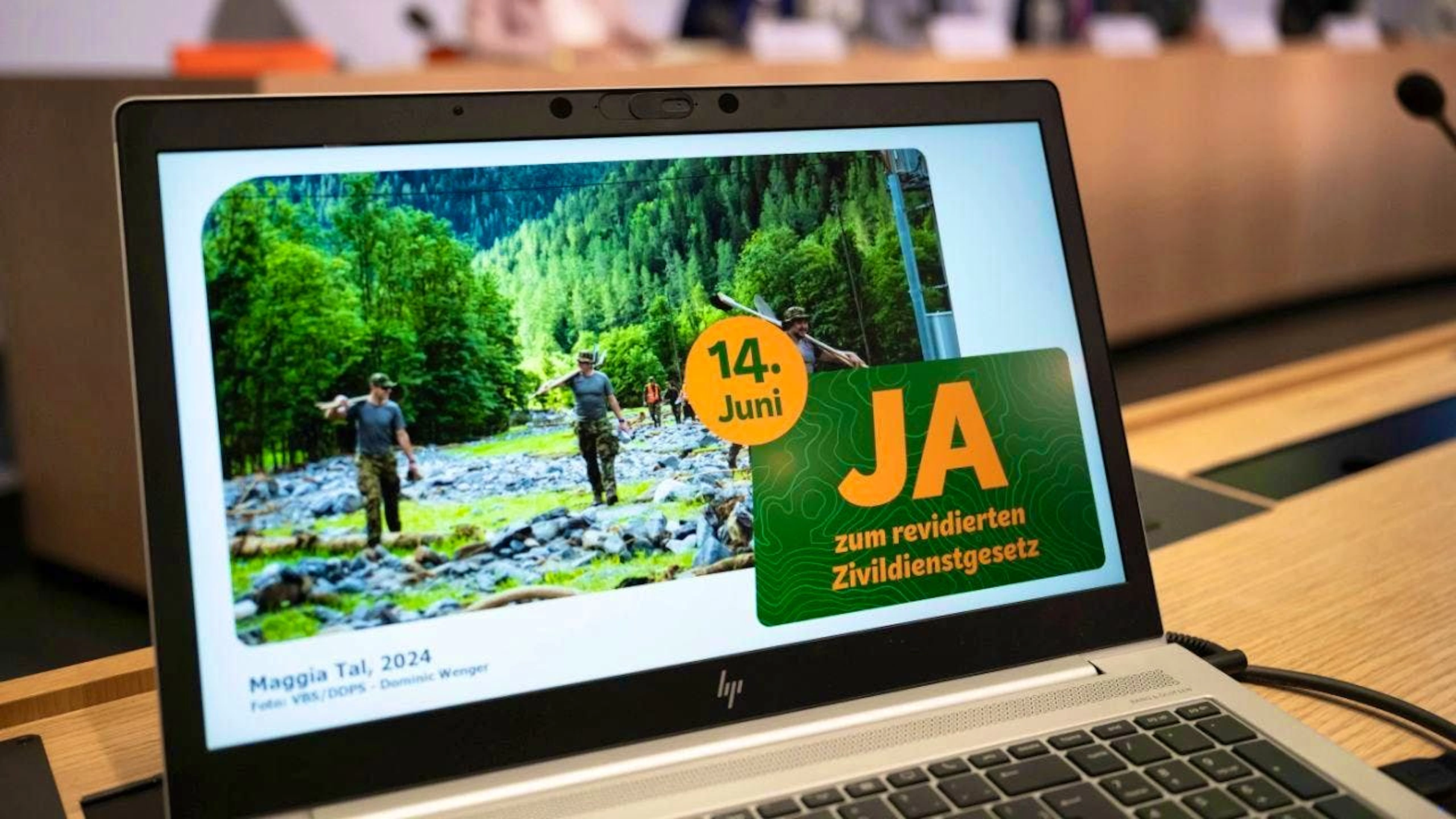 Supporters of higher barriers to civil service have prevailed. Swiss voters have approved the revised Civil Service Act at the ballot box with around 53 percent. (Featured image)