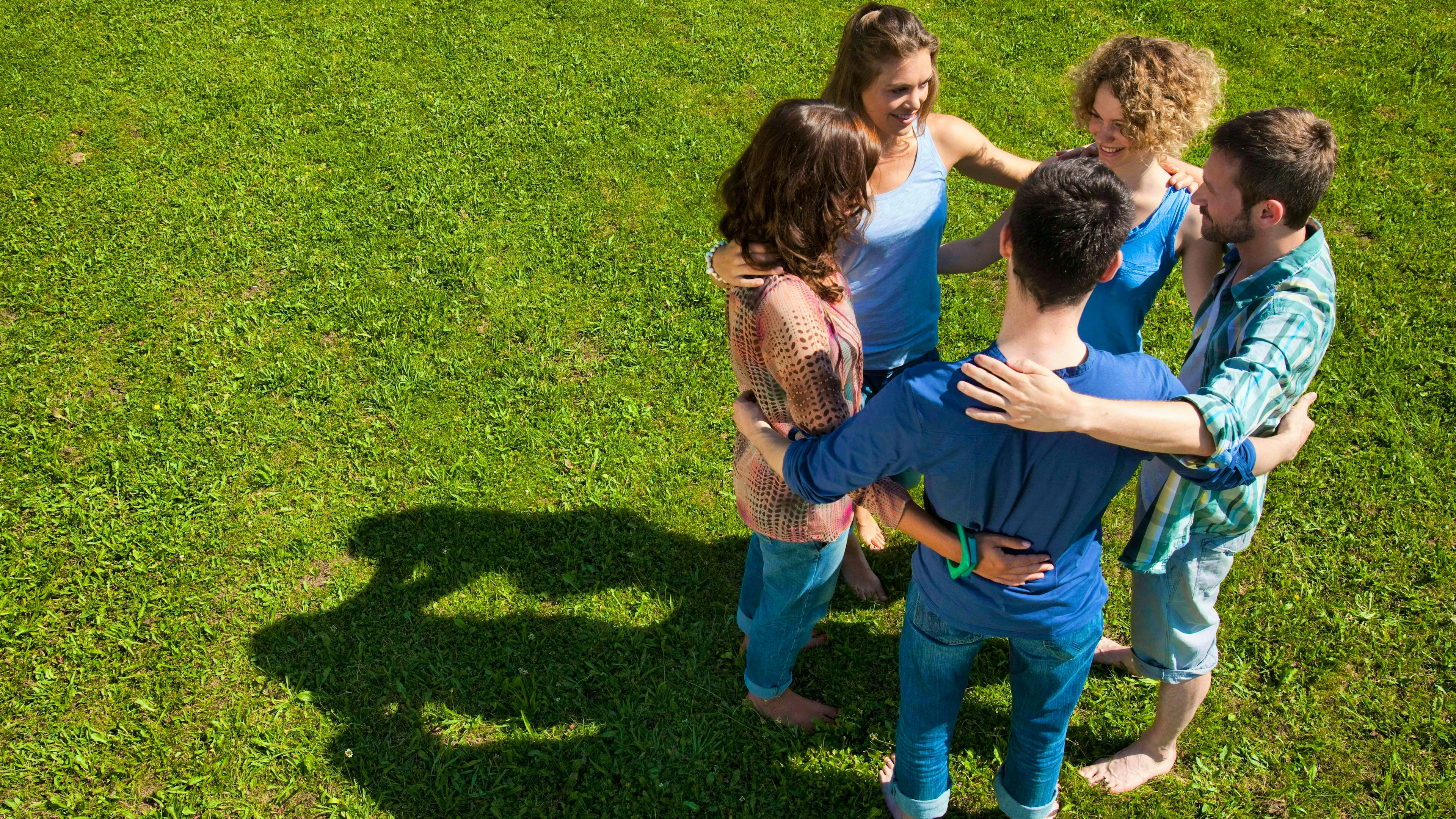 <strong>“Ubuntu” / Zulu and Xhosa (South Africa)</strong><br>The feeling of deep human connection based on the motto: “I am because we are.” The individual is understood as part of a community.<br>Example: A neighborhood comes together to support a family facing a difficult situation.