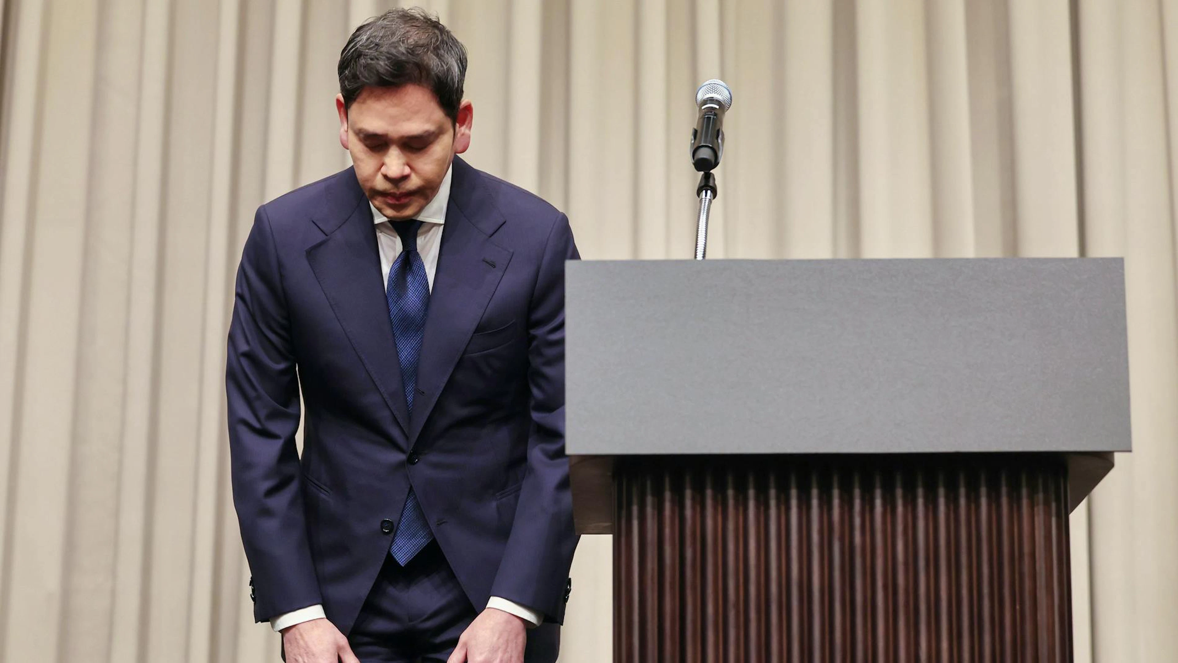 Le président de Shinsegae, Chung Yong-jin, a présenté des excuses pour la publicité lors d'une conférence de presse en mai à Séoul.