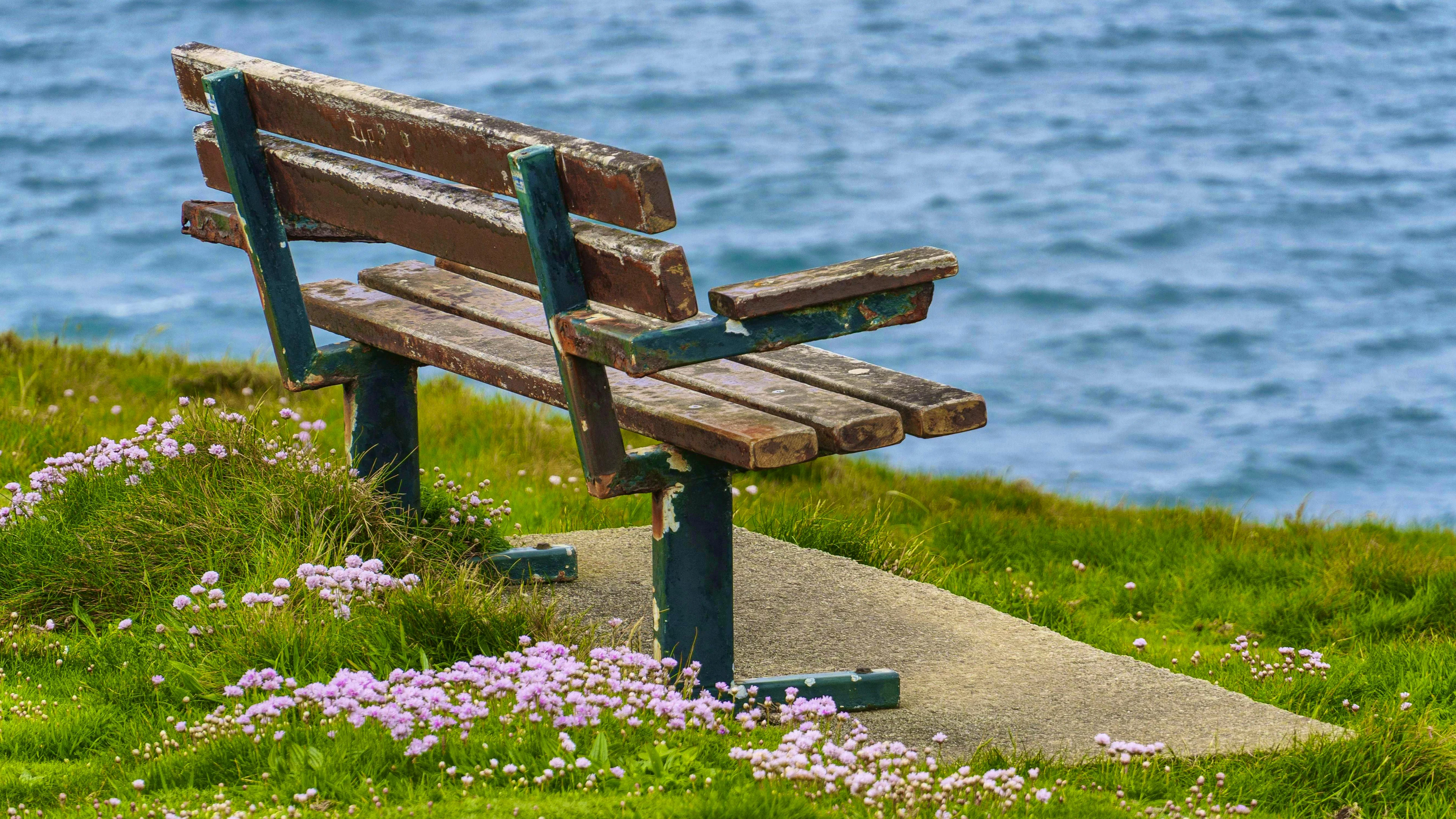 <strong>“Wabi-Sabi” / Japanese</strong><br>The beauty of the imperfect and the transient. Wabi-Sabi reminds us that nothing lasts forever and is valuable precisely because of that. Instead of seeking perfection, the focus is on authenticity, age, and the traces of life.<br>Example: An old wooden bench with signs of wear appears more beautiful and full of character than a flawless new piece of furniture.