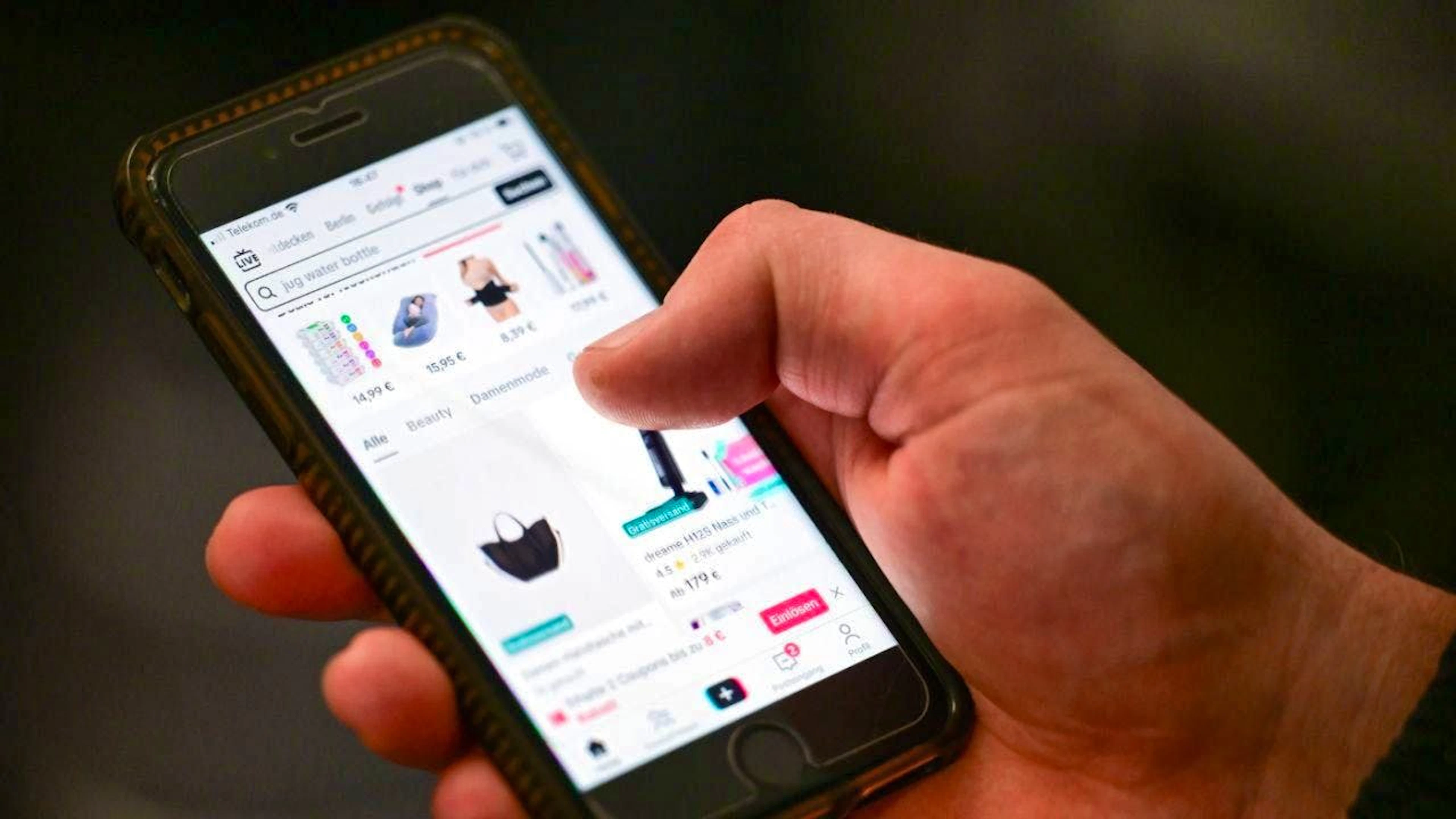 Influencers and social media have a significant influence on the online shopping behavior of children and teens. (Stock image)