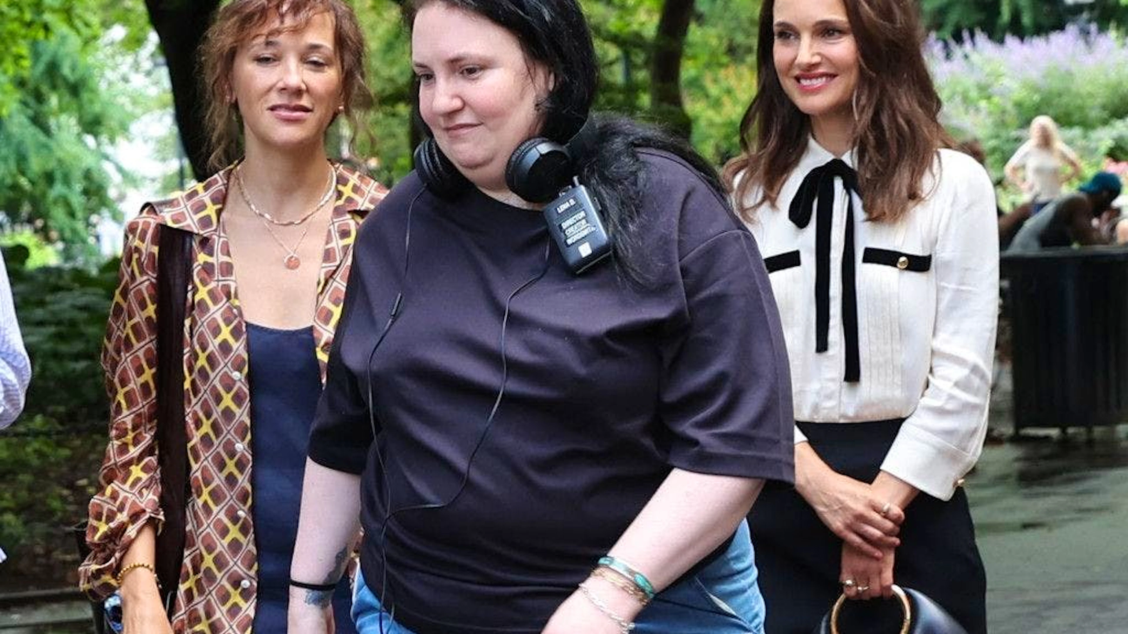 Rashida Jones, Lena Dunham e Natalie Portman sul set di «Good Sex»