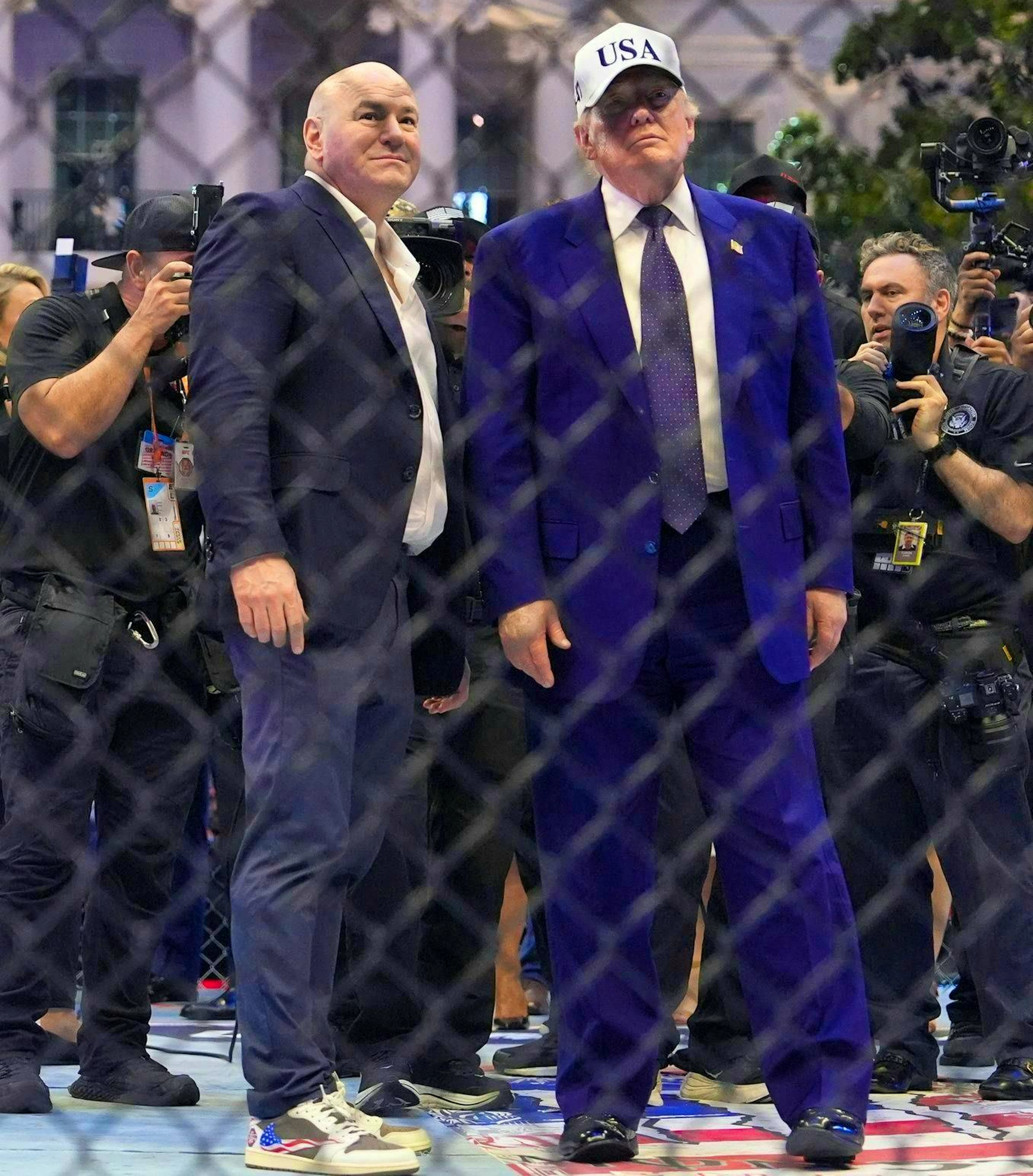 Dietro le sbarre: Dana White e Donald Trump.