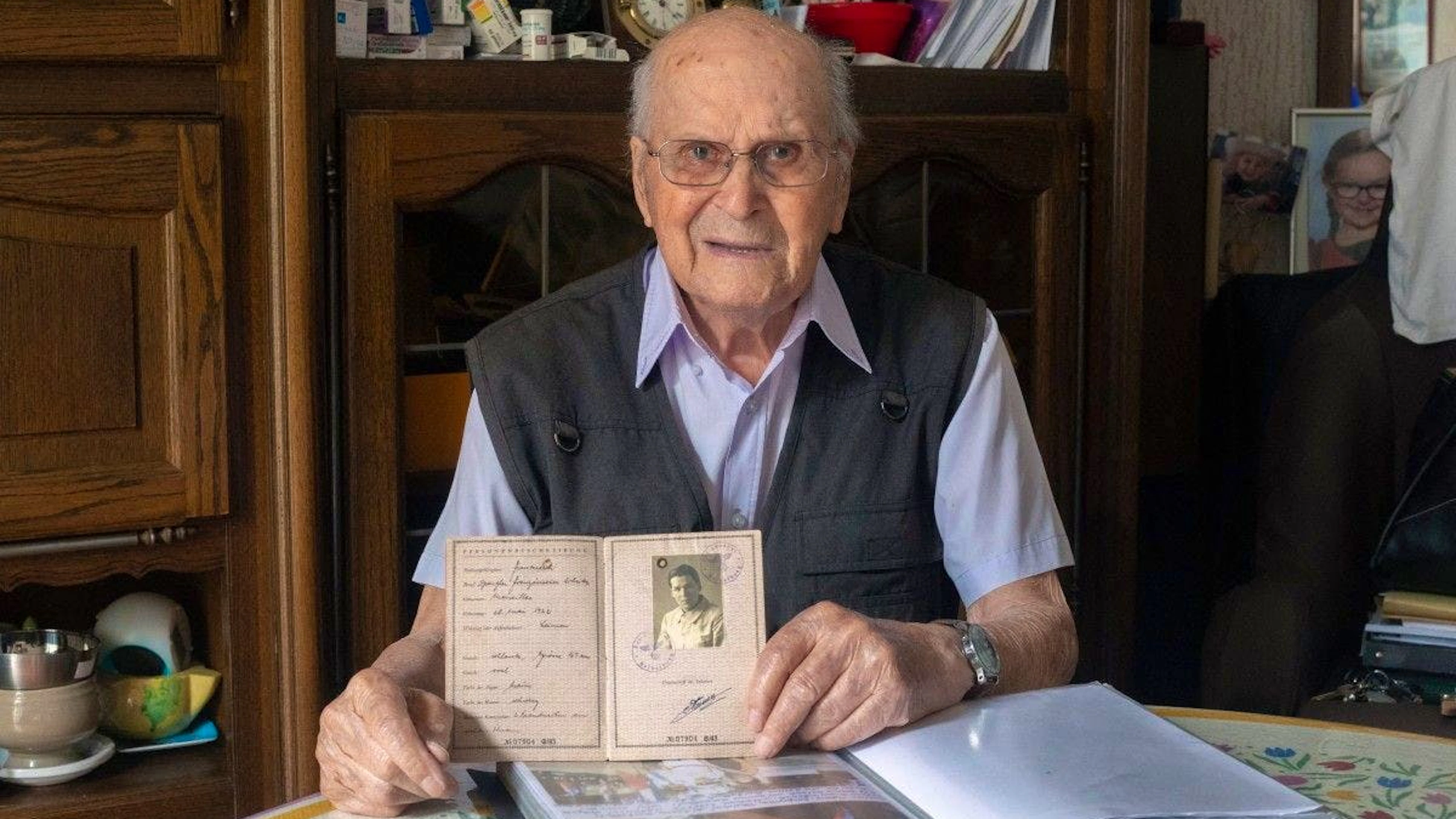 Albert Corrieri réclame 43'200 euros, soit 10 euros de l'heure, pour la période de travail accomplie notamment dans une usine chimique à Ludwigshafen du 13 mars 1943 au 15 avril 1945.