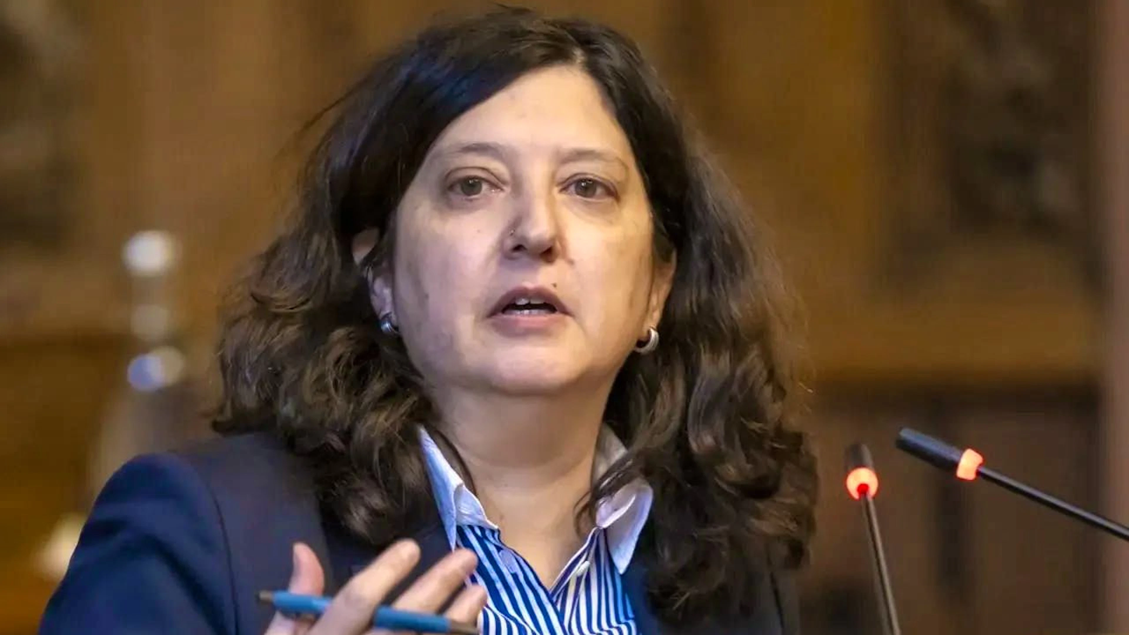 Michela Seggiani chiede una tassa sull'IA come compensazione per i dipendenti licenziati.