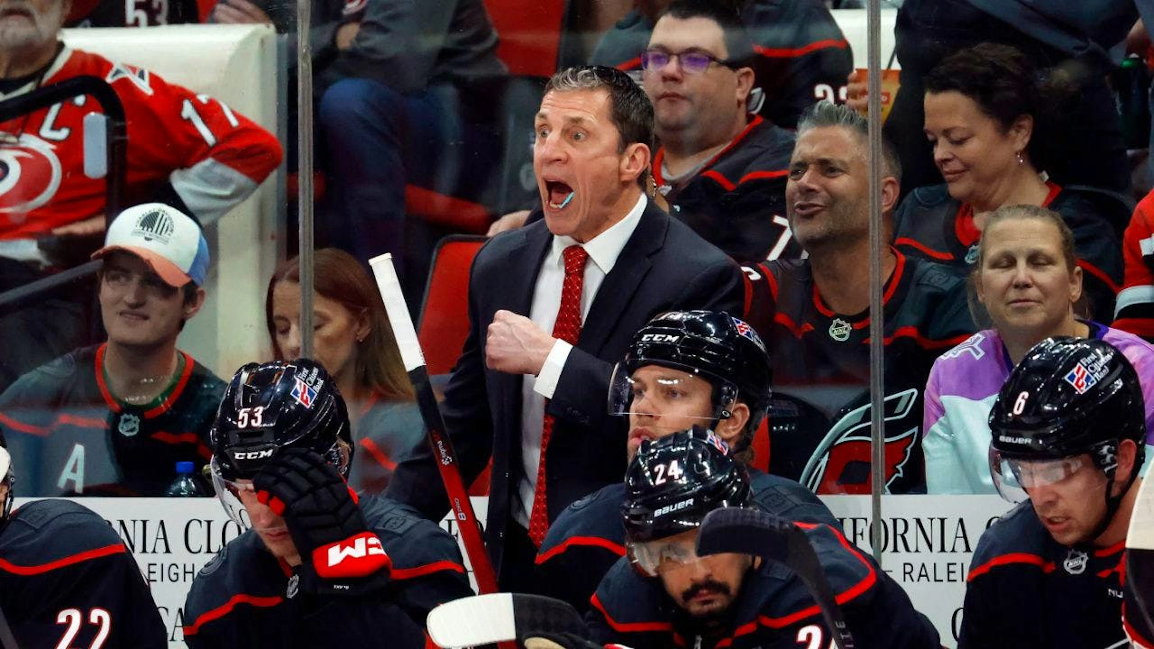 Trainer Rod Brind'Amour coacht sein Team zum Sieg