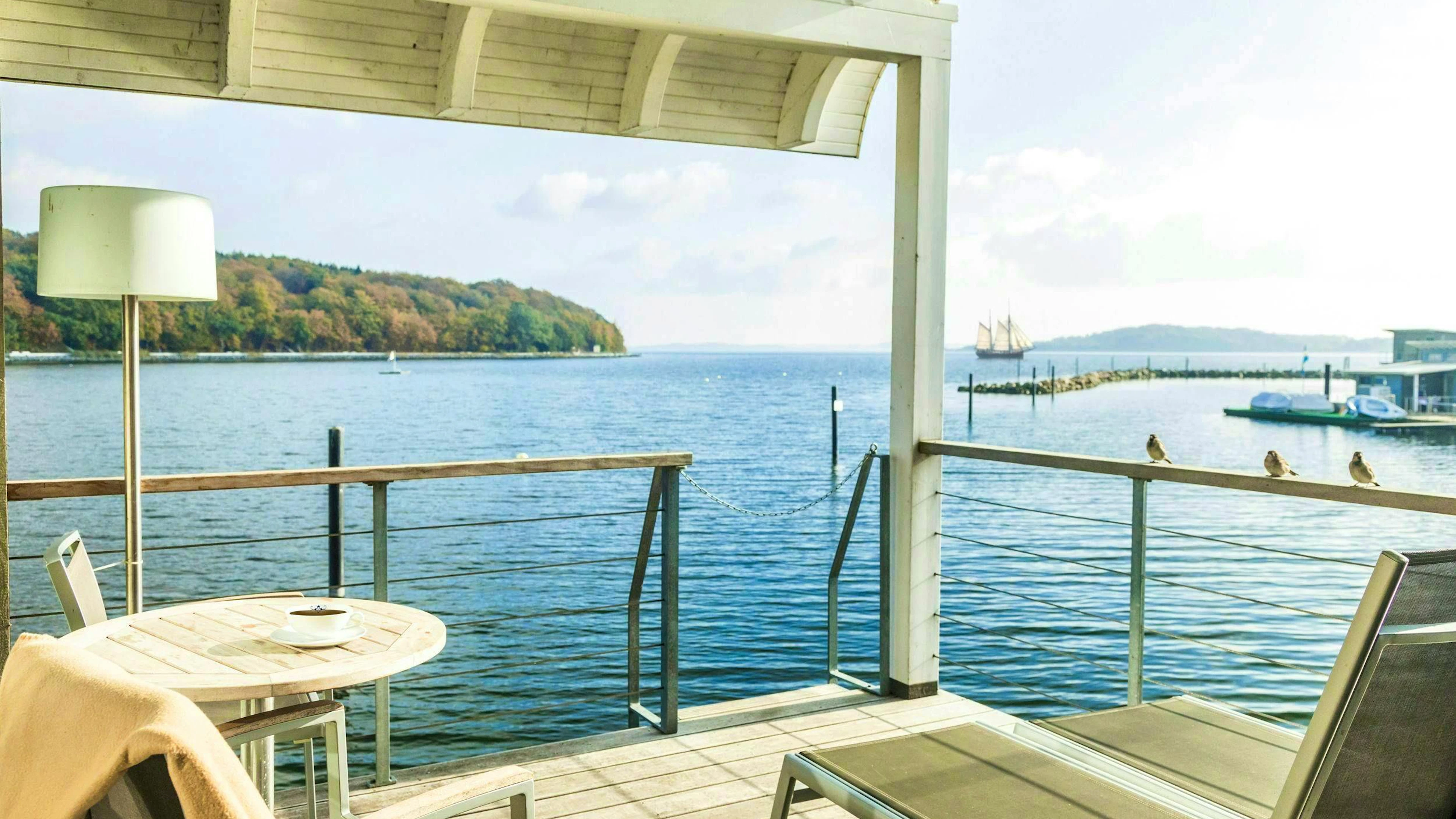 Balcon avec accès direct à l’eau.