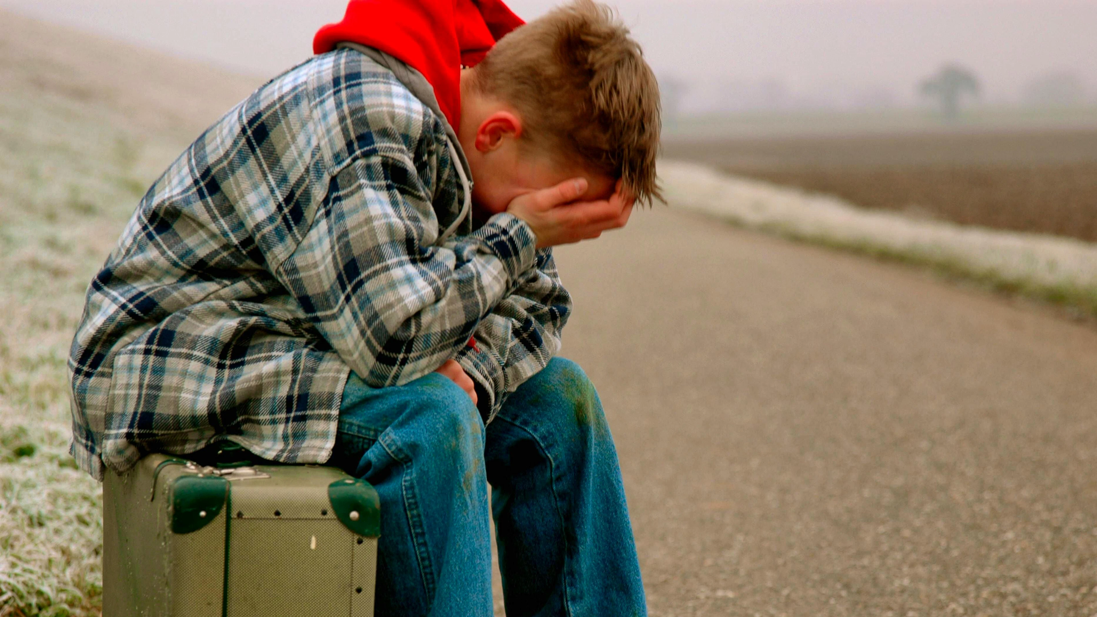 <strong>«Hiraeth» / Walisisch<br></strong>Sehnsucht nach einer Heimat, die nicht mehr existiert oder vielleicht nie existiert hat. Oft schwingt dabei die Vorstellung eines idealen Ortes oder einer besseren Zeit mit.<br>Beispiel: Das Gefühl, nach einer Vergangenheit oder einem Zuhause zu suchen, das man nie wirklich erlebt hat.