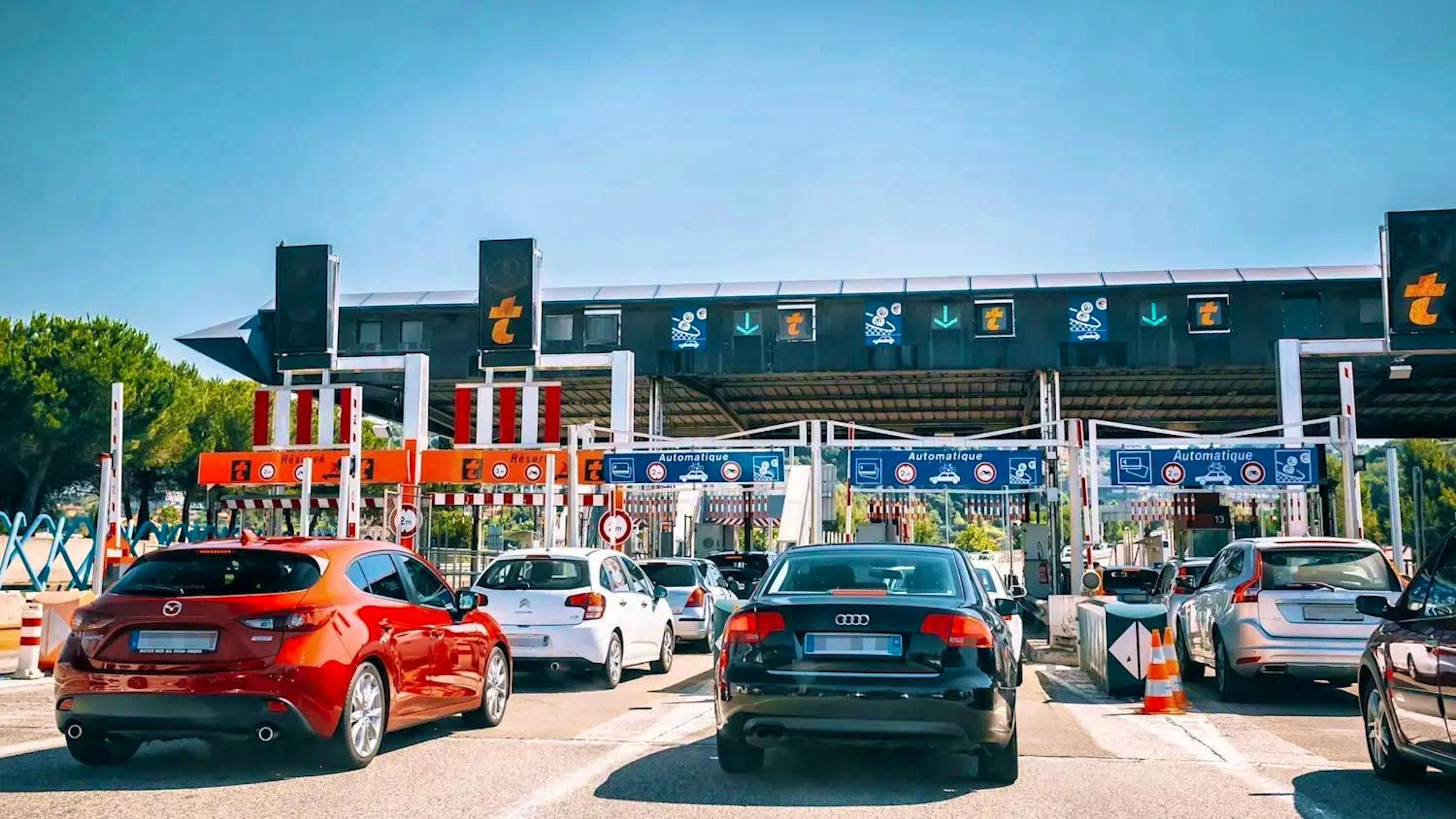 En France, les barrières tombent sur les autoroutes, ce qui n'a pas que des avantages.