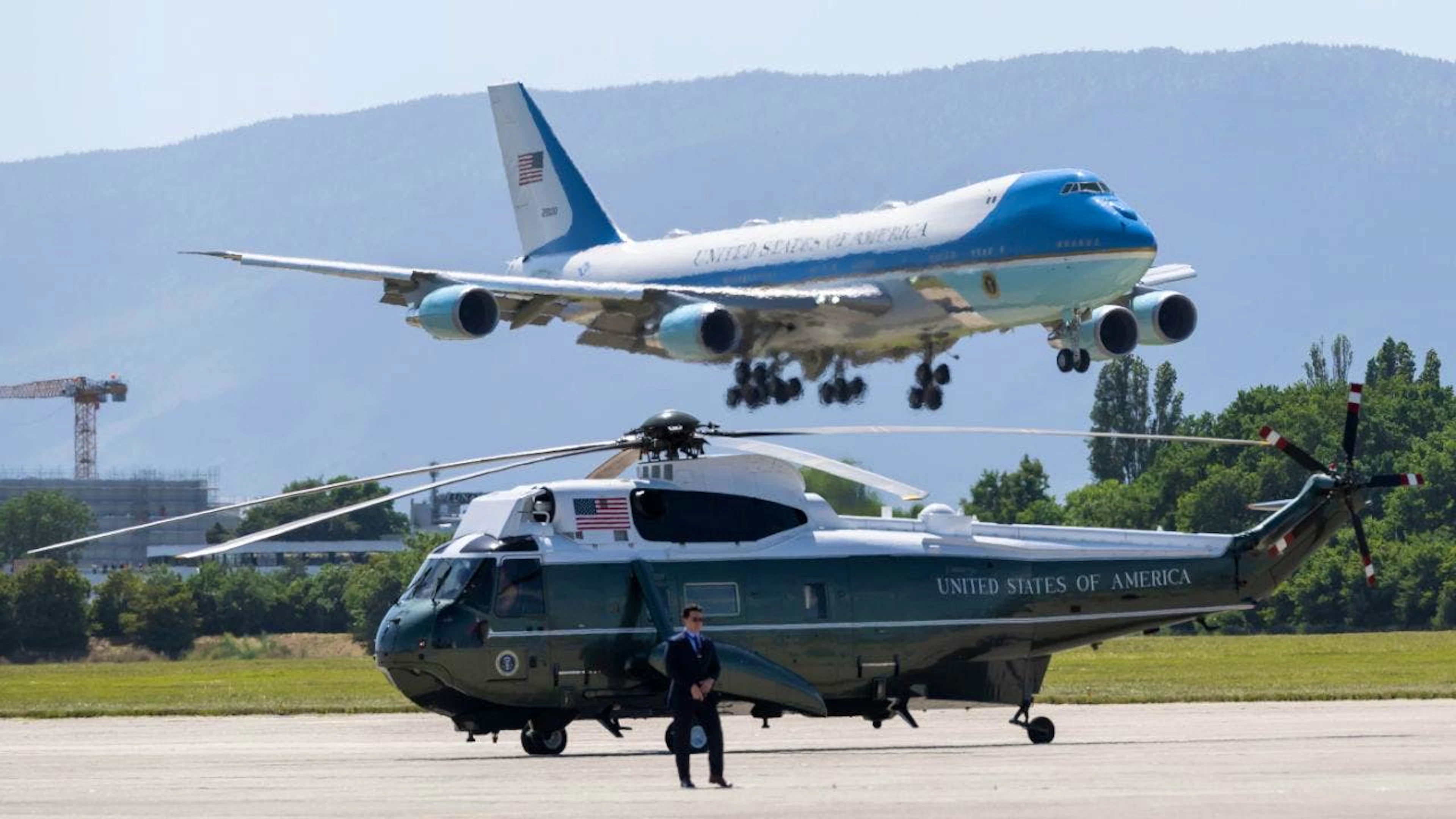 Am Montag waren mehrere Flugzeuge von US-Präsident Donald Trump auf dem Rollfeld des Genfer Flughafens.