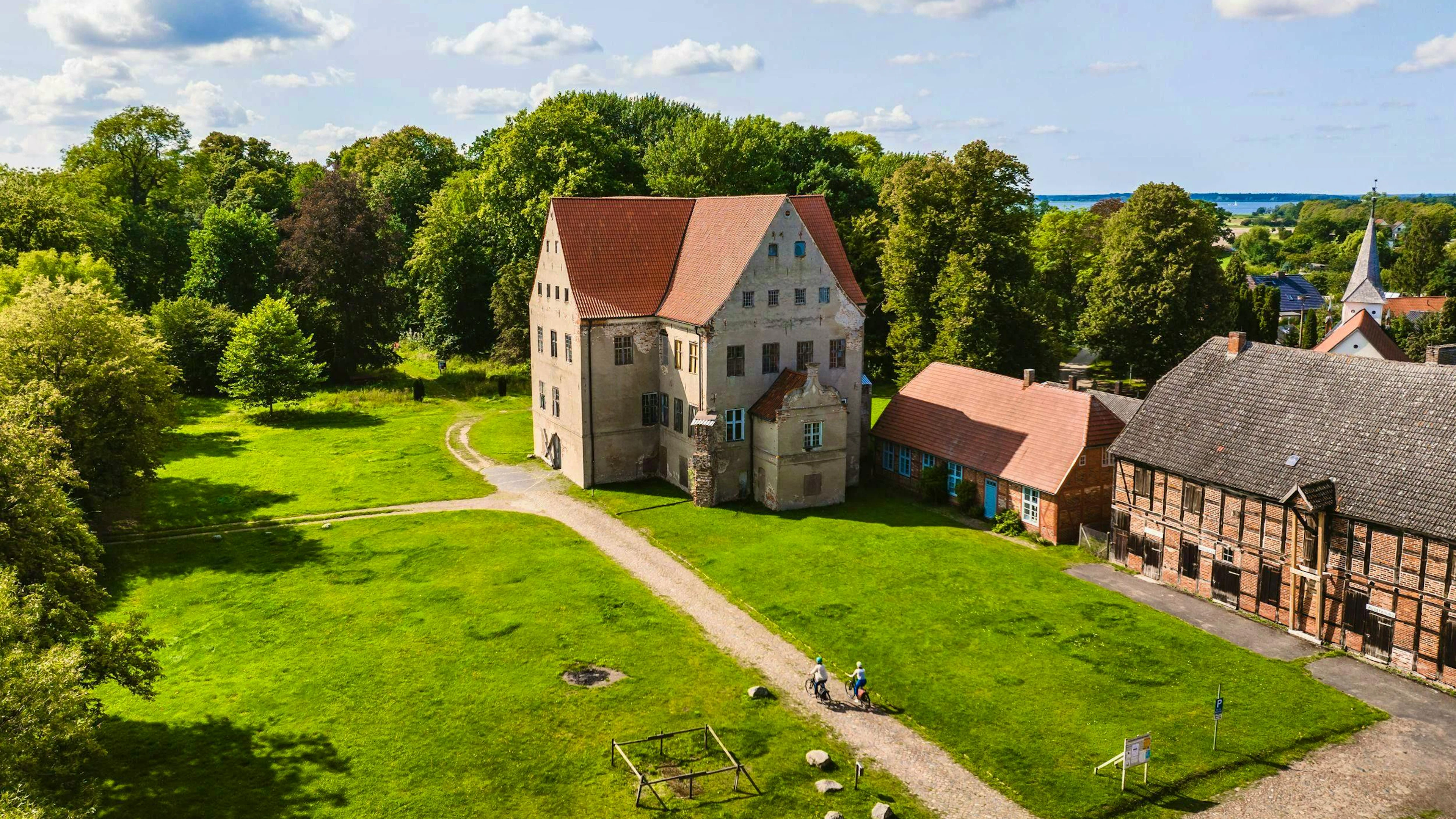 Le peintre Friedrich August von Klinkowström est né au château de Ludwigsburg. Il était un compagnon de route de Caspar David Friedrich et de Philipp Otto Runge					