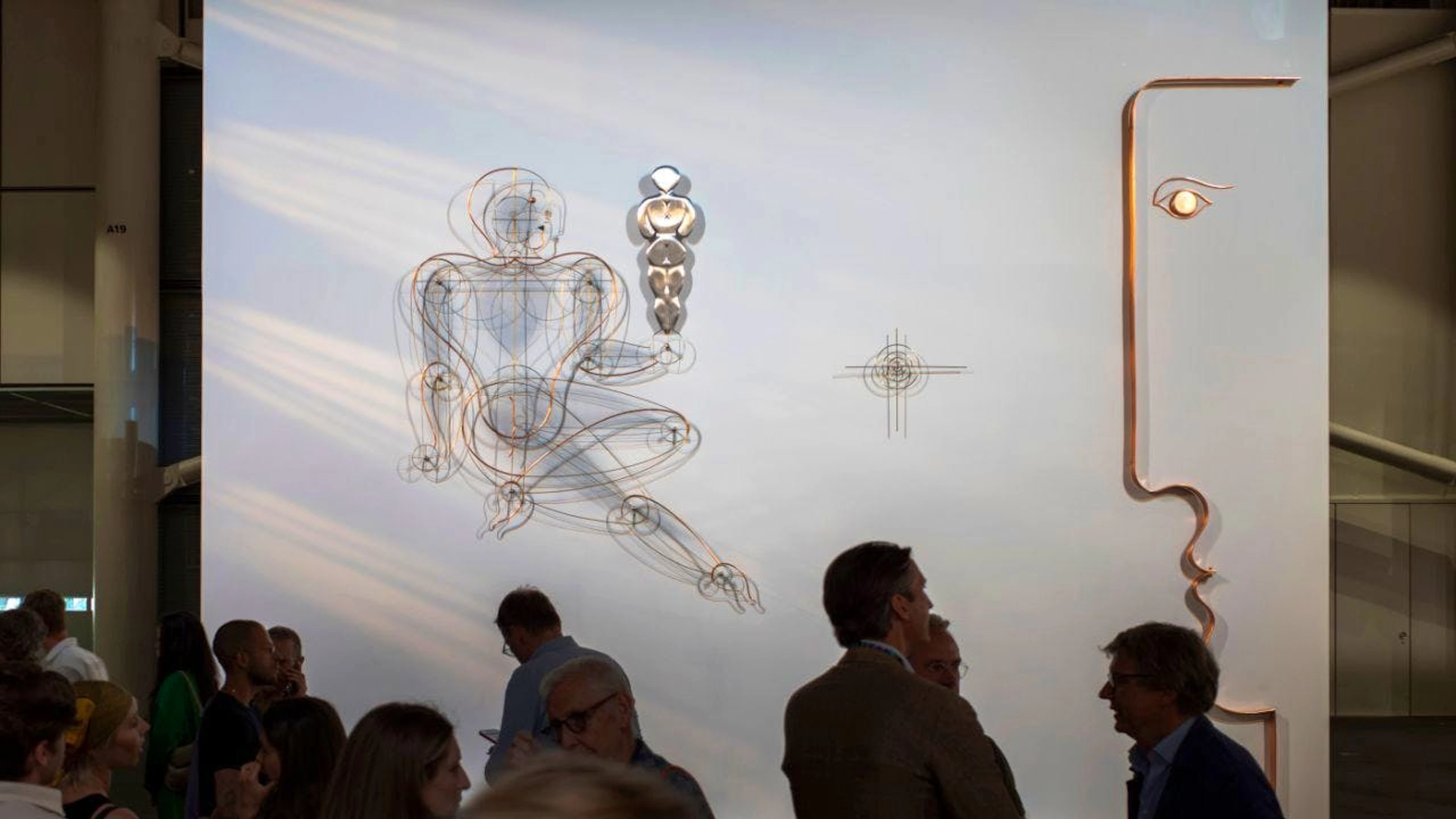 All'Art Unlimited, l'enorme rilievo murale «Homo» (1930-1931) dell'avanguardista tedesco Oskar Schlemmer attende i potenziali acquirenti.