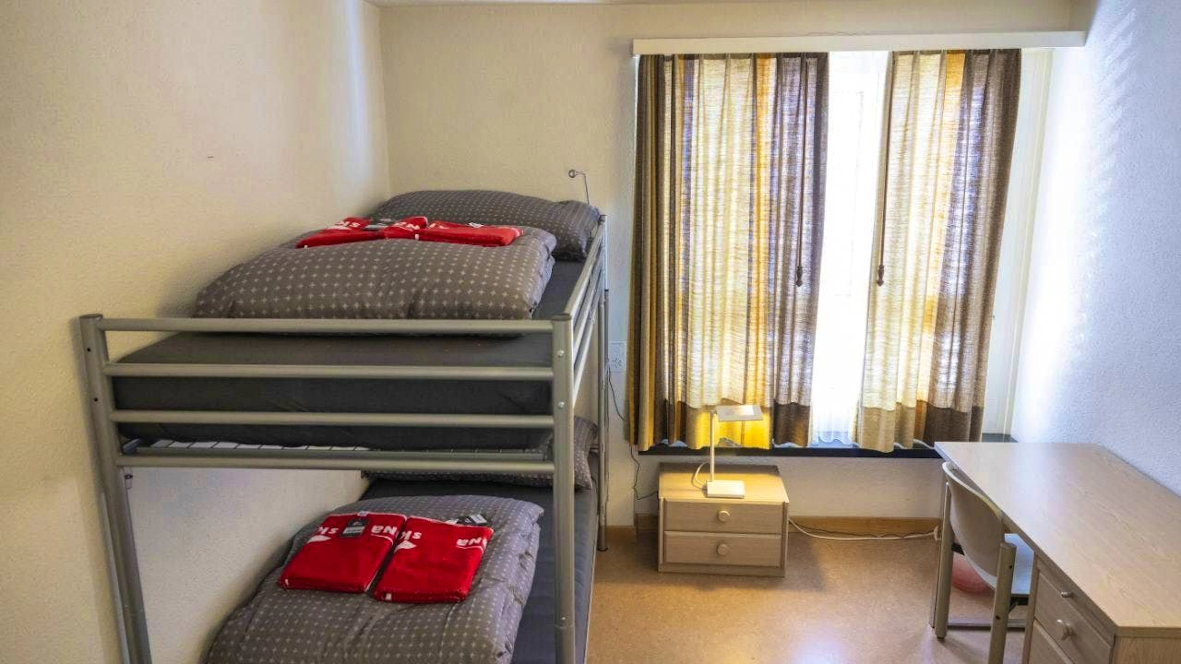 A room in an asylum shelter in the canton of Uri. The National Council wants three Maghreb countries and Egypt to be classified as safe countries of origin under asylum law. (File photo)