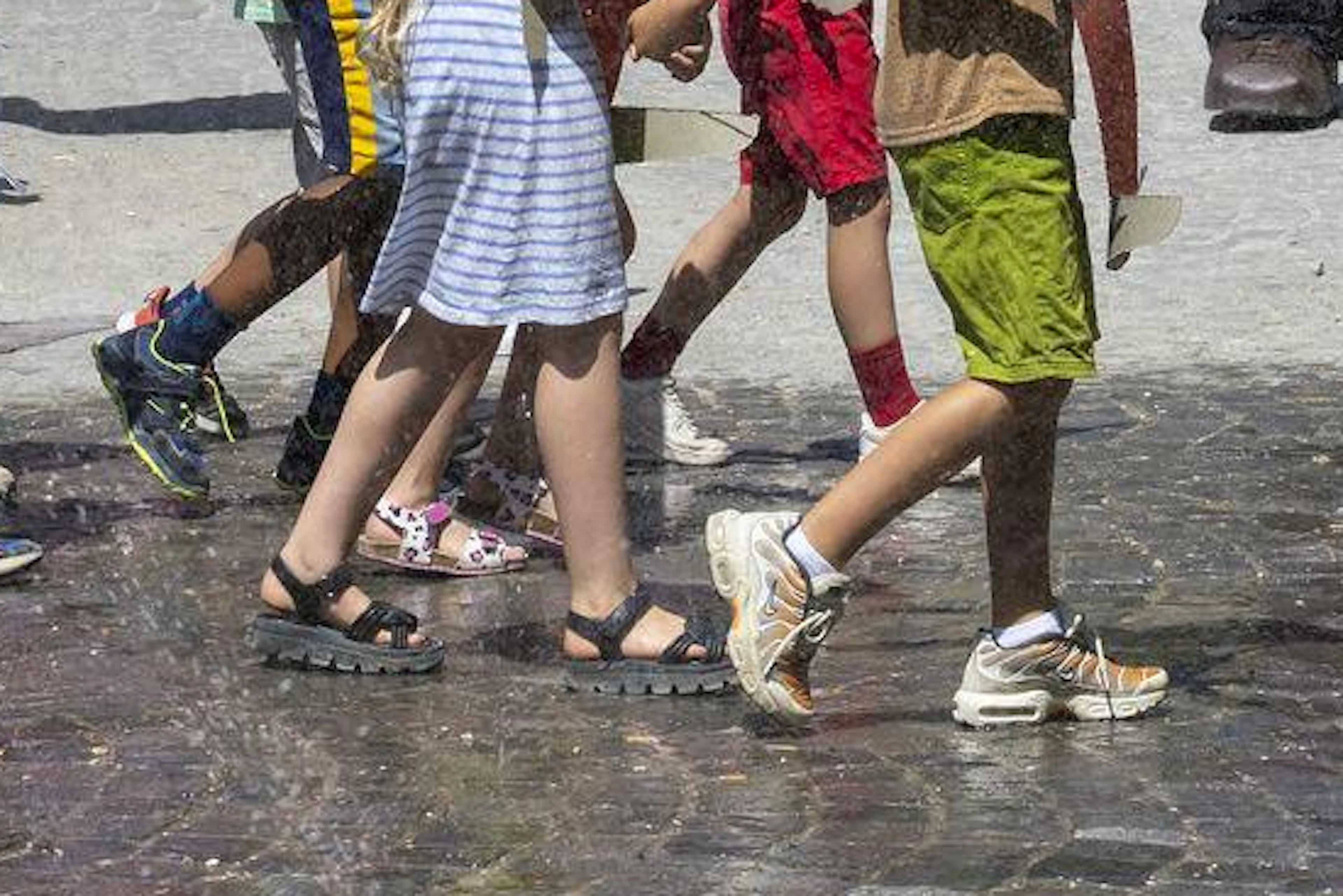 Die Temperatur im Klassenzimmer kann rasch über 30 Grad steigen, doch auch da gilt kein «Hitzefrei».