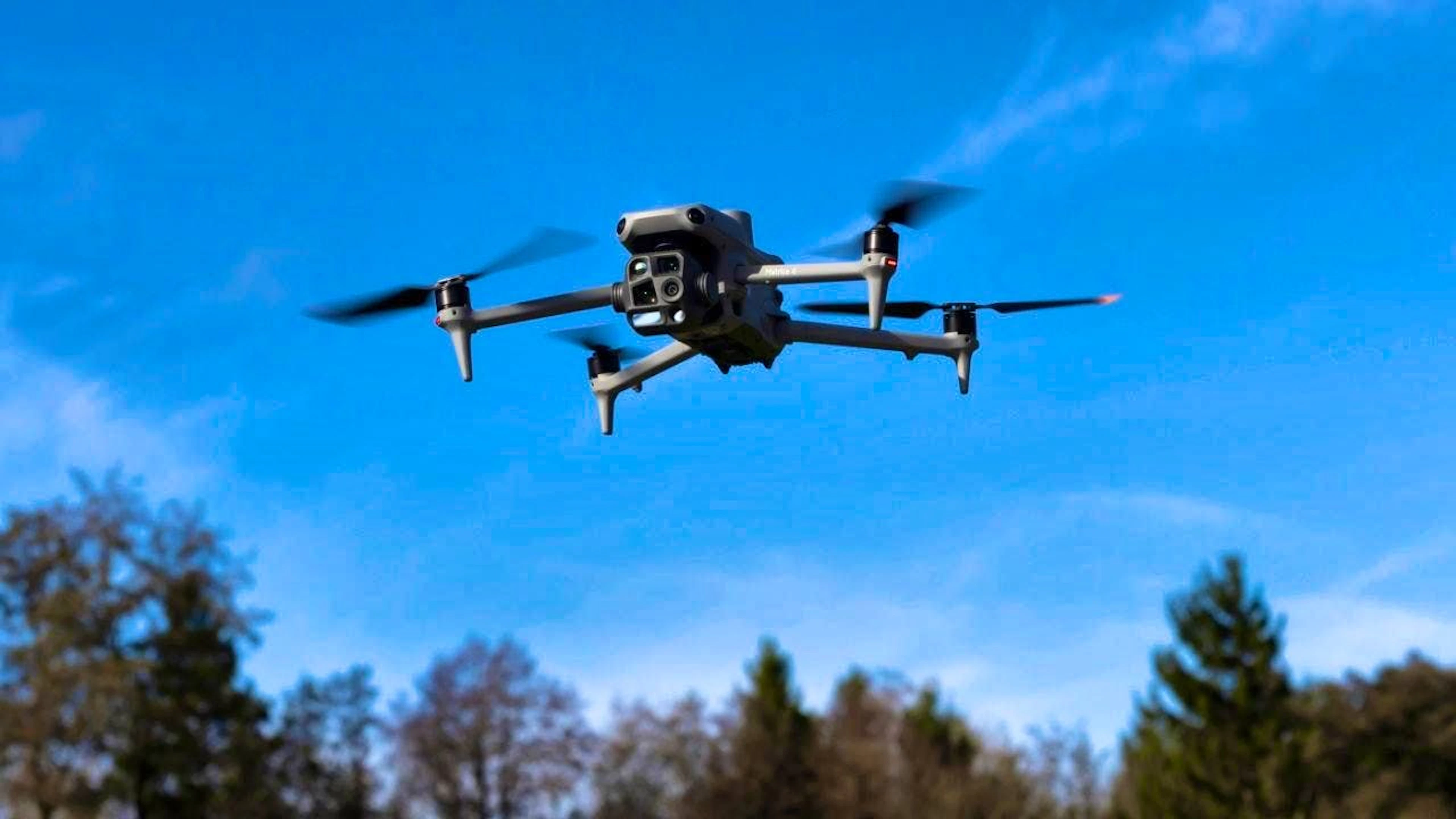 Since numerous actors, including civilian ones, are often involved in the event of an airspace disruption, Parliament believes that clearly defined areas of responsibility are needed. (File photo)