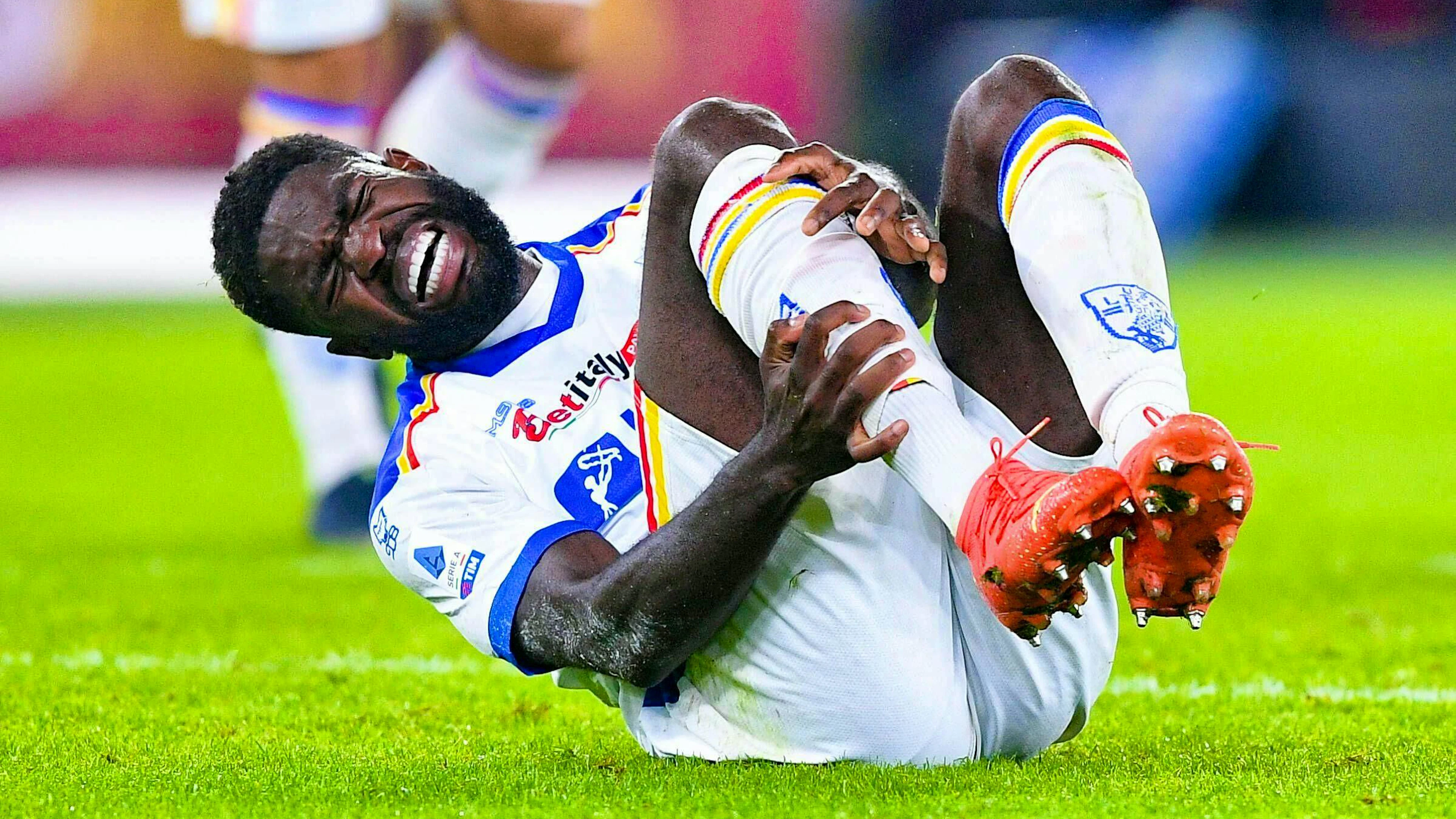 Sempre il ginocchio: Samuel Umtiti è stato costretto a chiudere la carriera prematuramente.