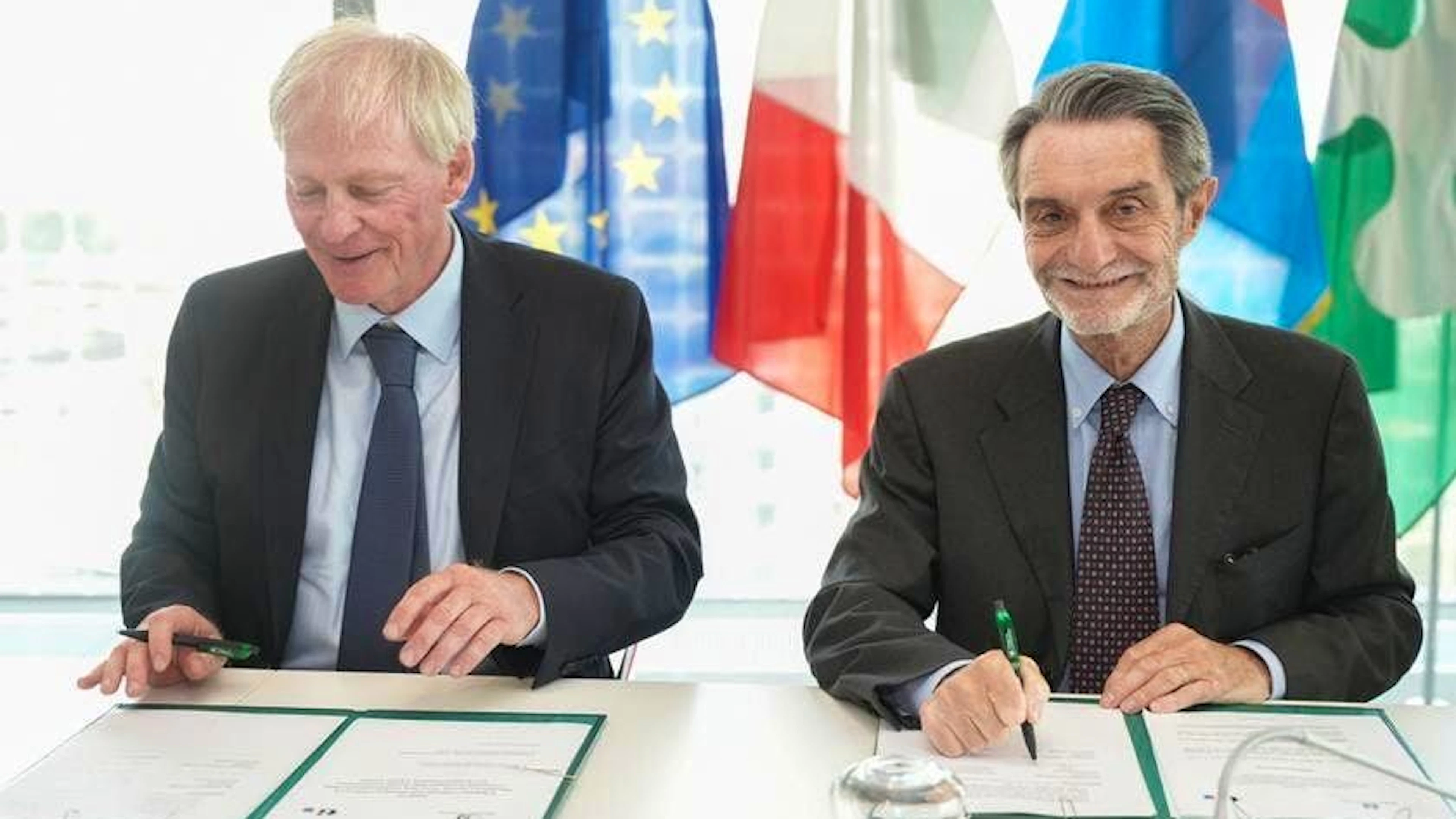 La firma tra Claudio Zali e Attilio Fontana