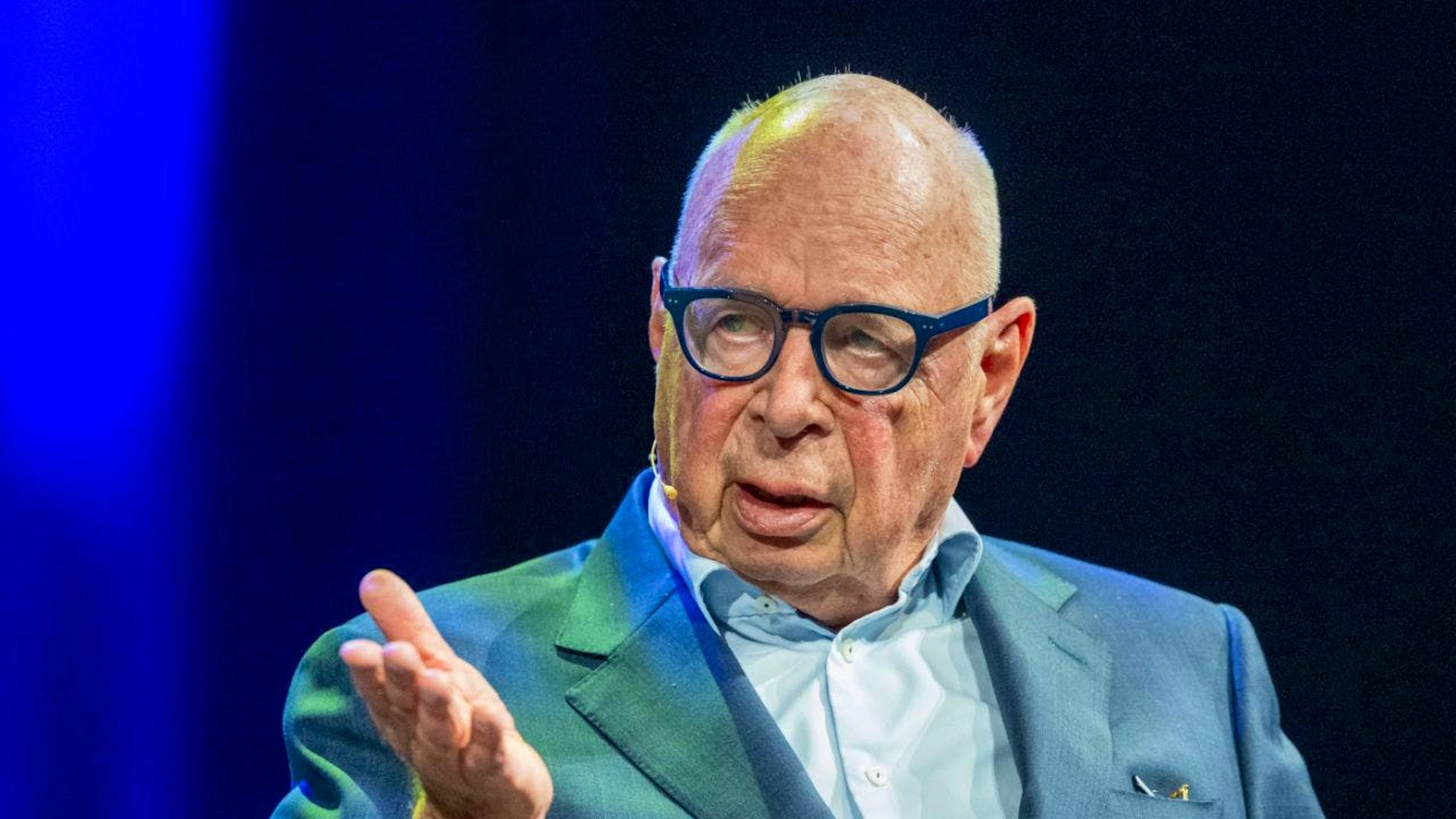 Klaus Schwab vede dei pericoli all'orizzonte.