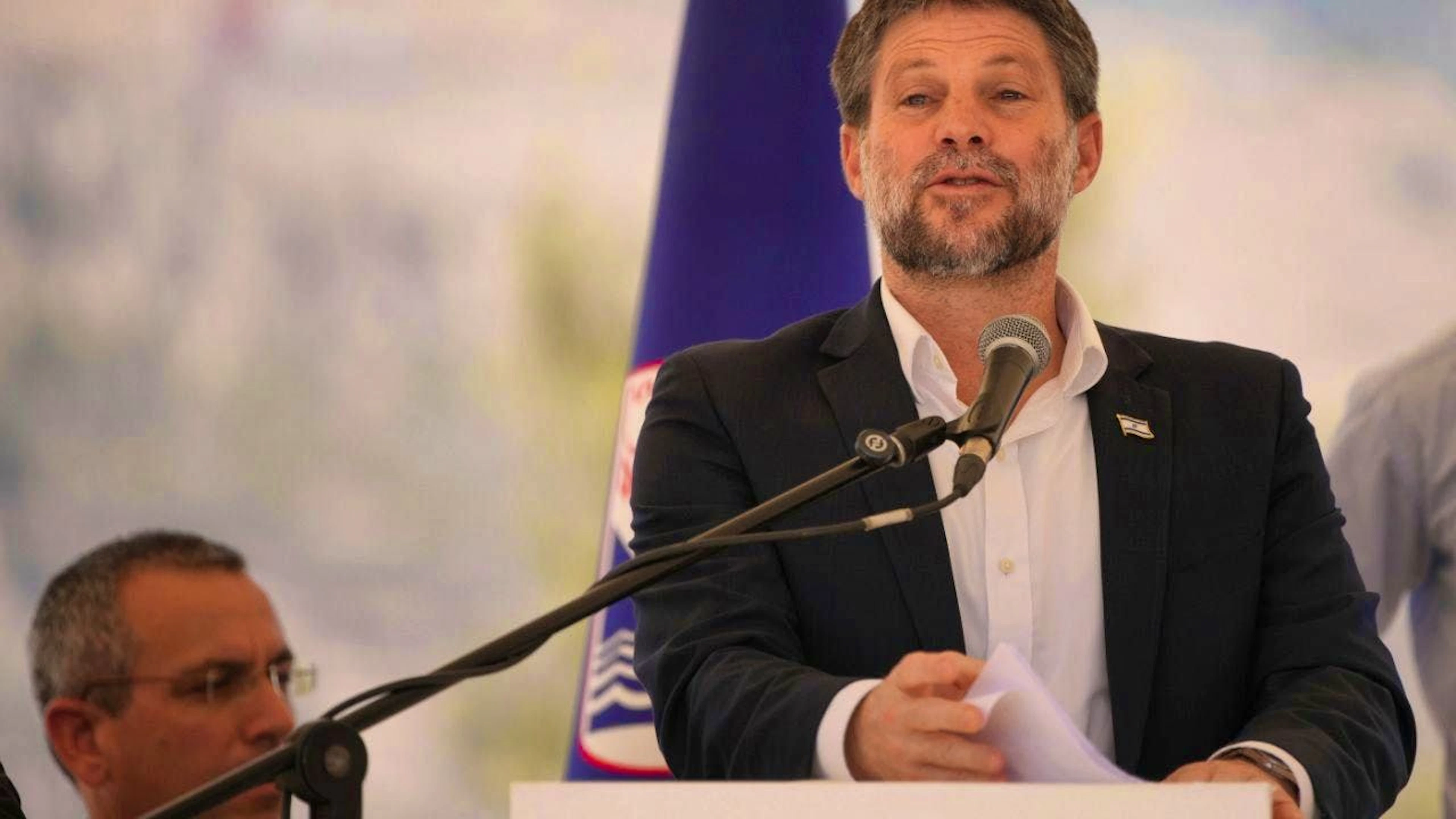 ARCHIVE – Israeli Finance Minister Bezalel Smotrich speaks during a press conference about the construction of new settlements in the Israeli-occupied West Bank. France has imposed a travel ban on Smotrich due to Israel’s settlement policy in the West Bank. Photo: Ohad Zwigenberg/AP/dpa