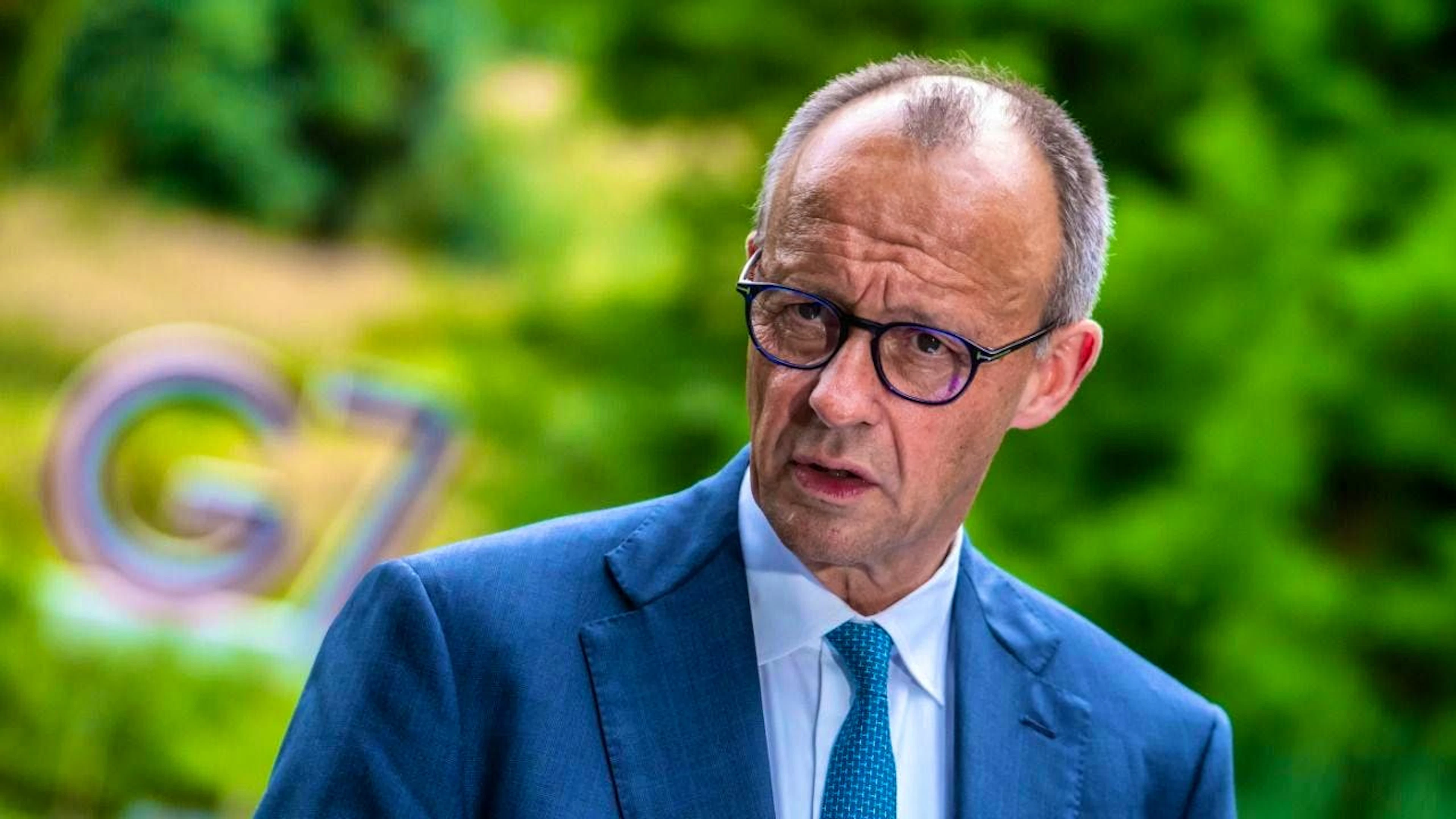dpatopbilder – German Chancellor Friedrich Merz (CDU) speaks during a press briefing at the G7 summit in Evian following the working session. Photo: Michael Kappeler/dpa-Pool/dpa
