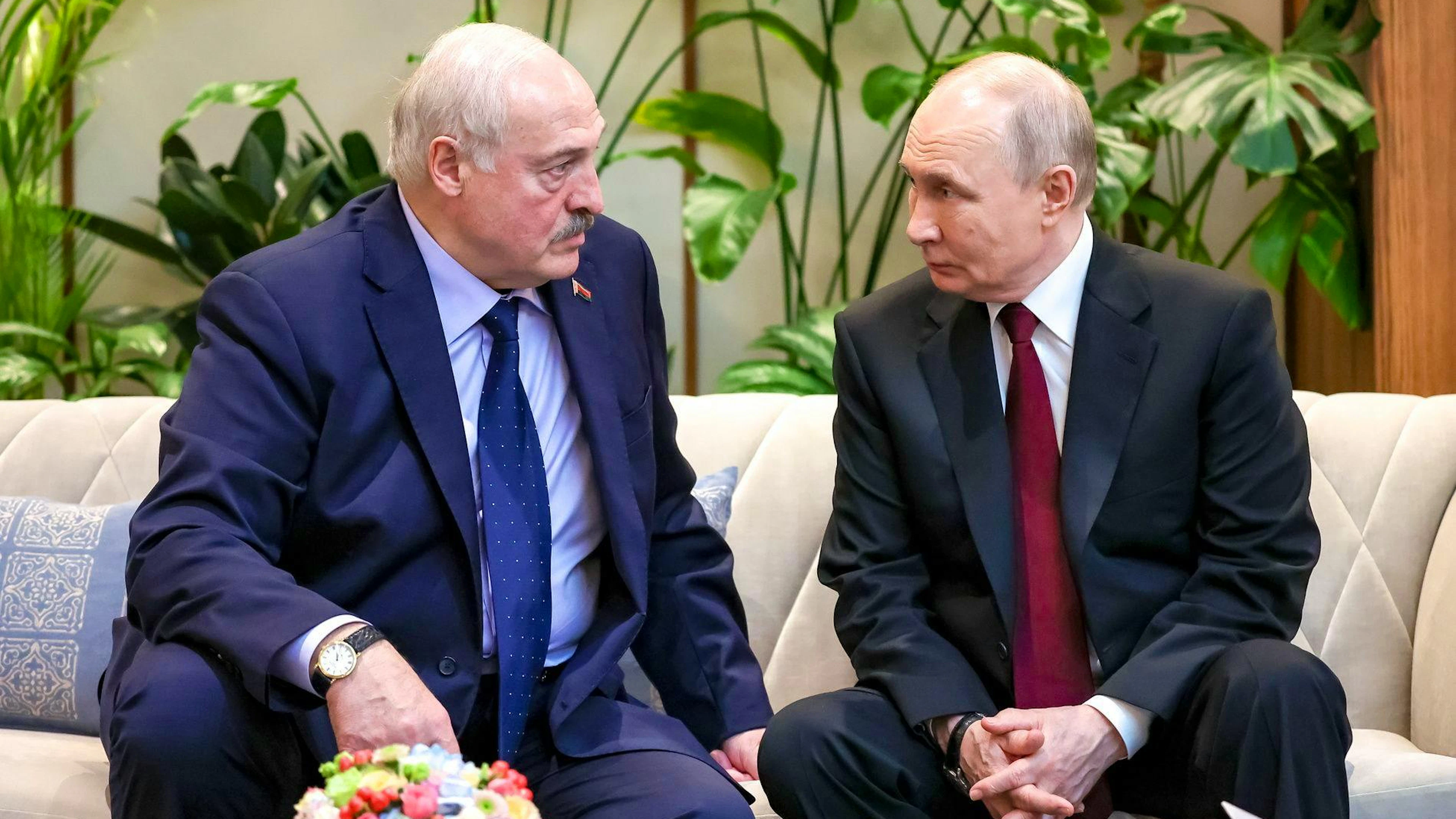 Alexander Lukaschenko (l.) und Wladimir Putin (r.)