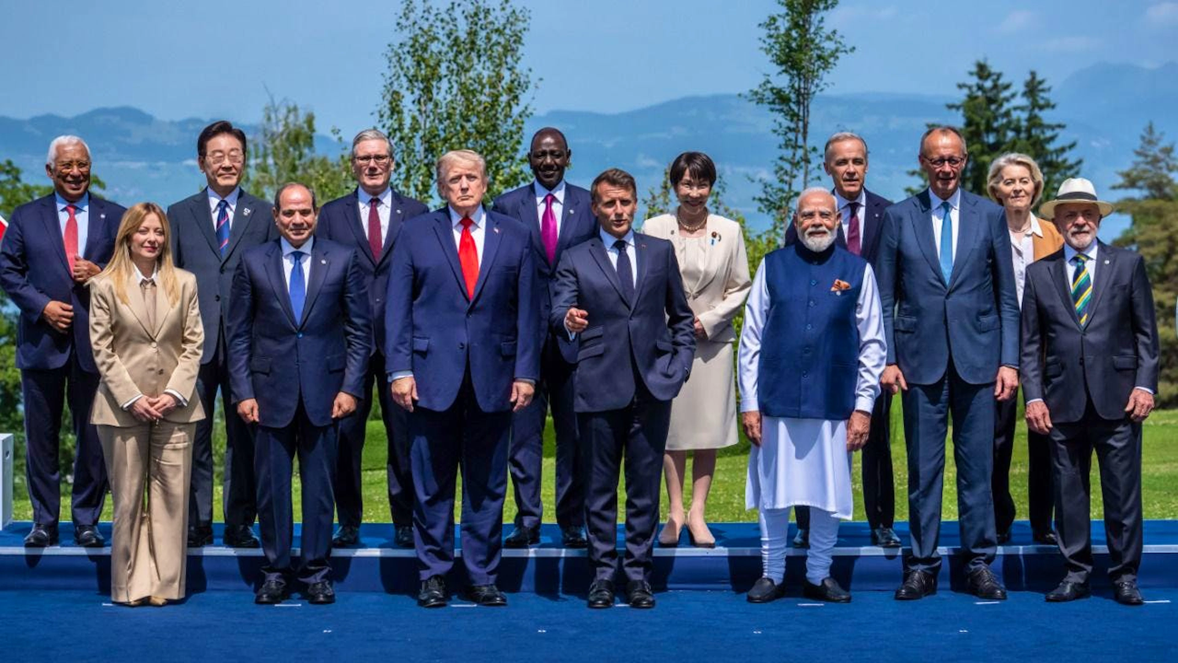 Die Staats- und Regierungschefs der G7 sowie weitere Gäste. Foto: Michael Kappeler/dpa-Pool/dpa
